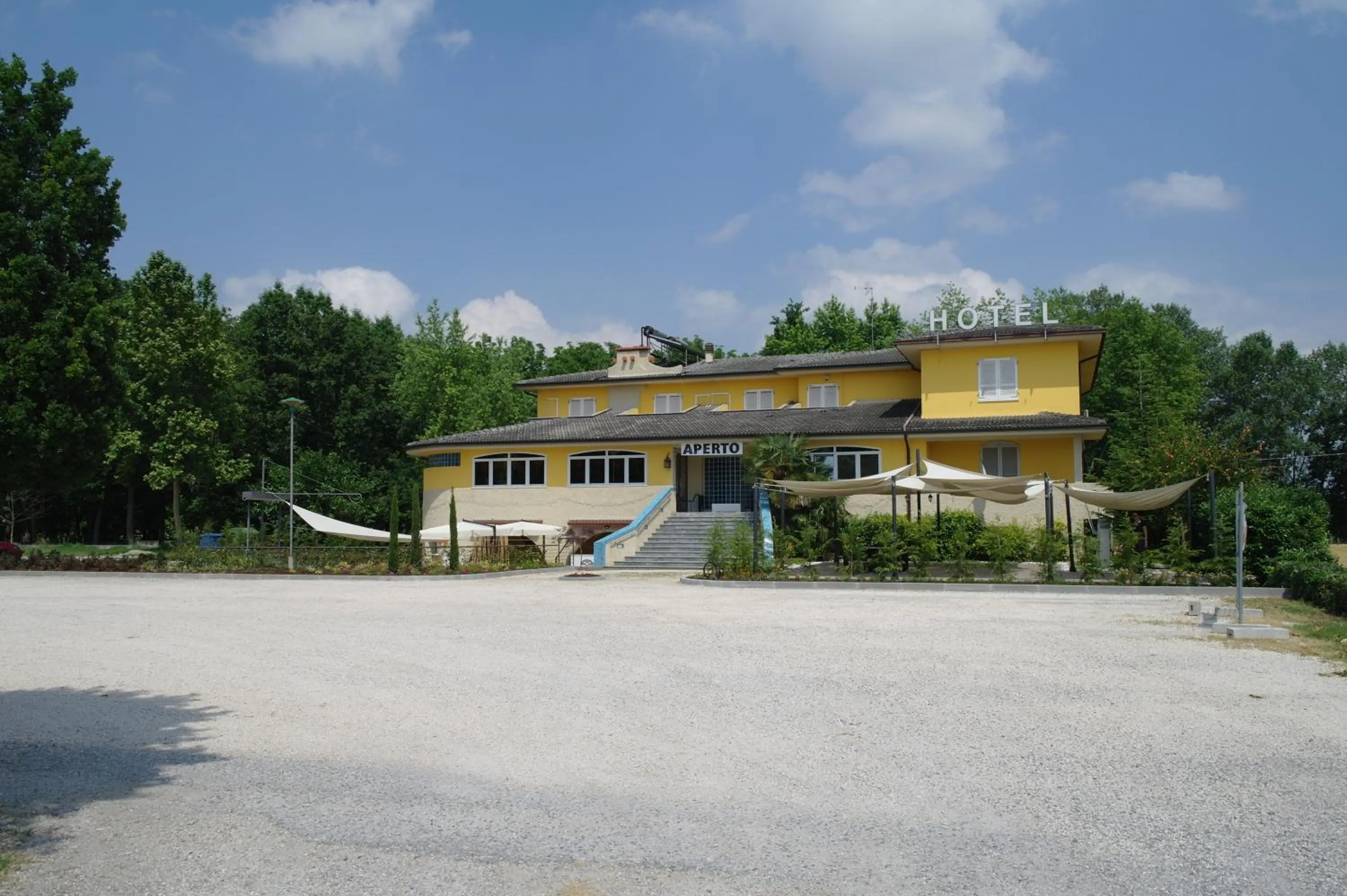 Property building in La Quercia Hotel con Ristorante