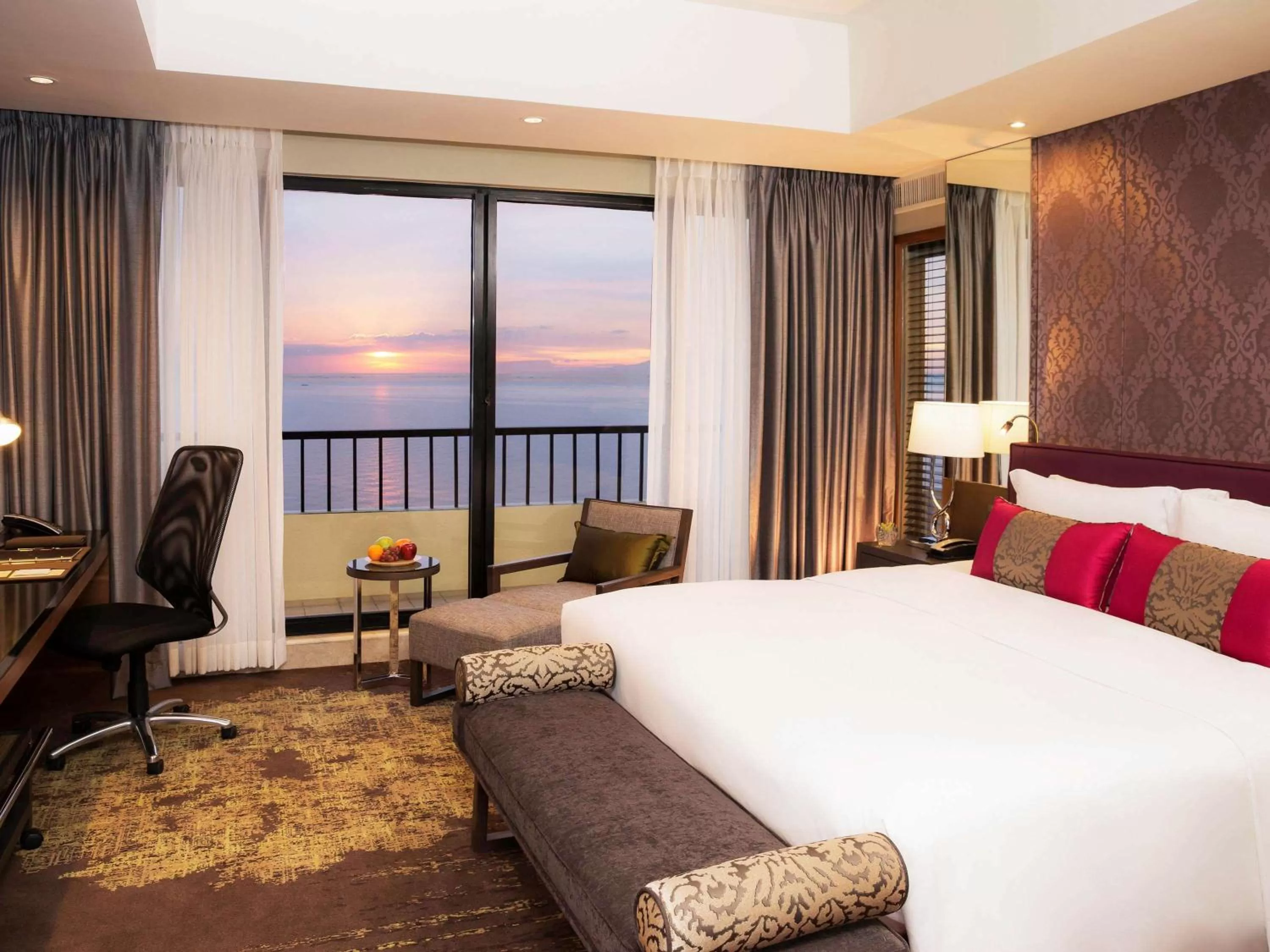 Sofitel King Suite with City View or Bay View in Sofitel Philippine Plaza Manila