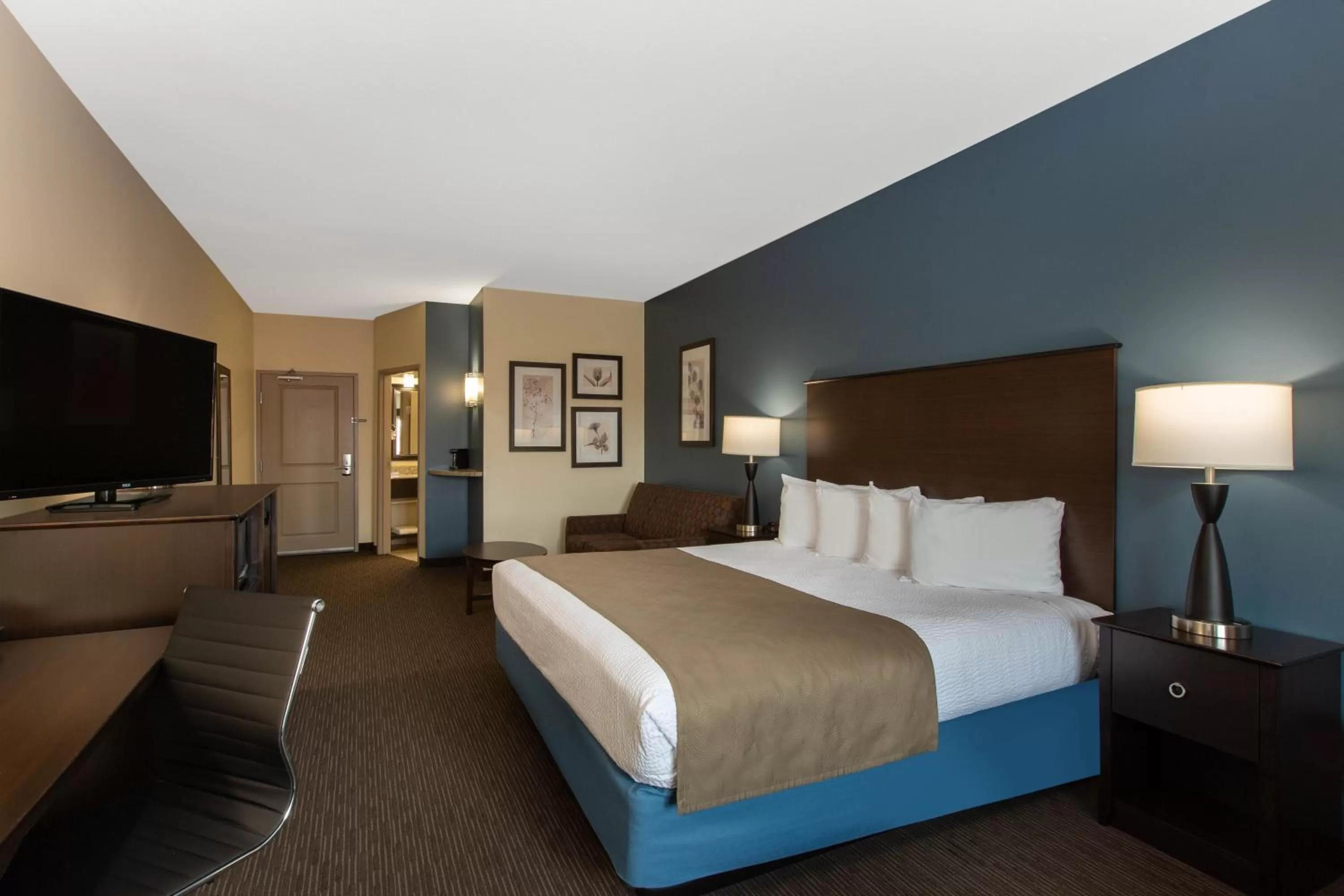 Photo of the whole room, Bed in AmericInn by Wyndham Sioux Falls North