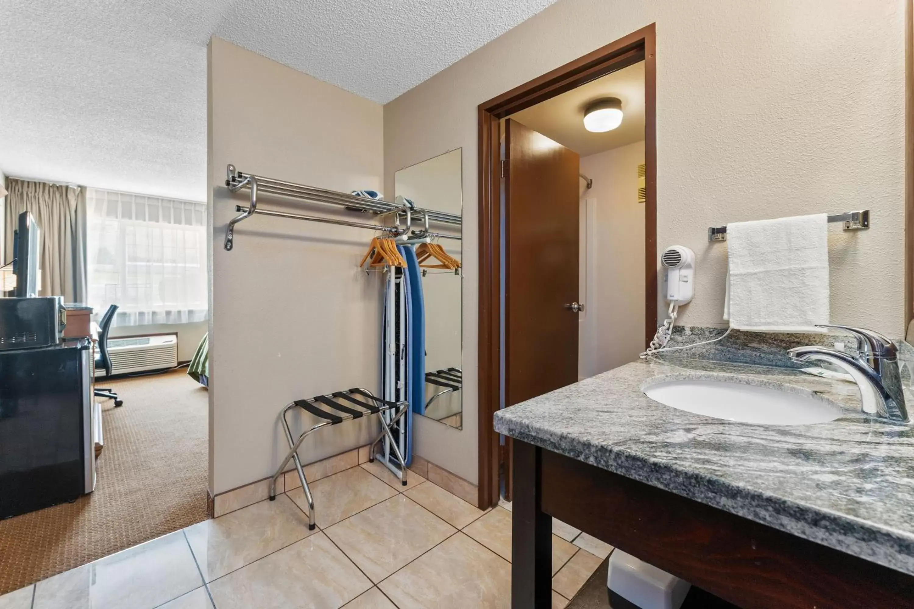 Queen Room with Two Queen Beds and Roll-In Shower - Accessible/Non-Smoking in Quality Inn & Suites Okanogan - Omak Queen Room with Two Queen Beds and Roll-In Shower - Accessible/Non-Smoking in Quality Inn & Suites Okanogan - Omak