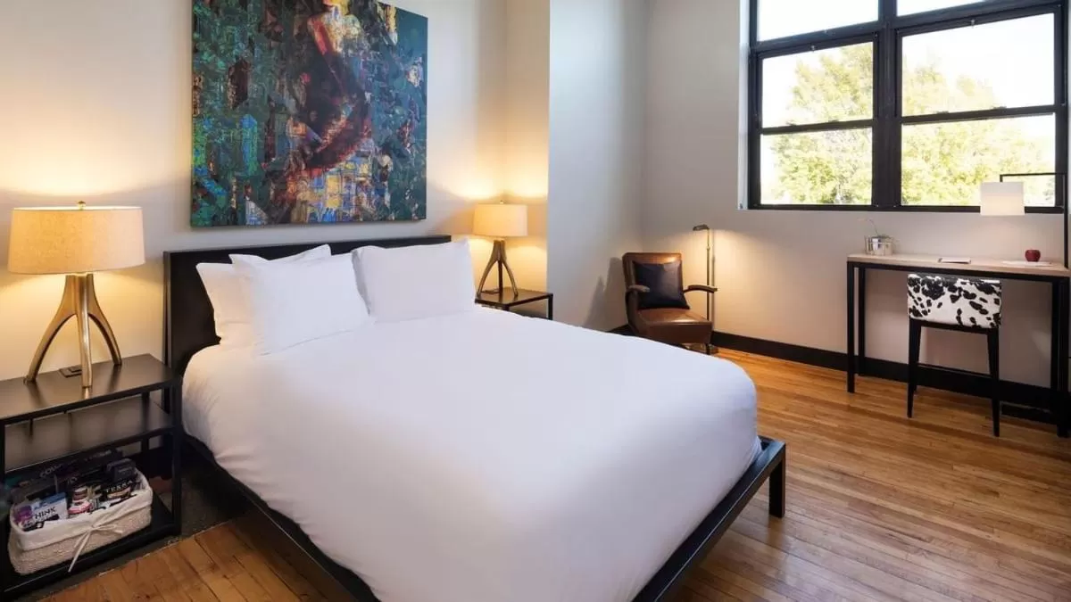Bed in Hotel Grinnell, Ascend Hotel Collection