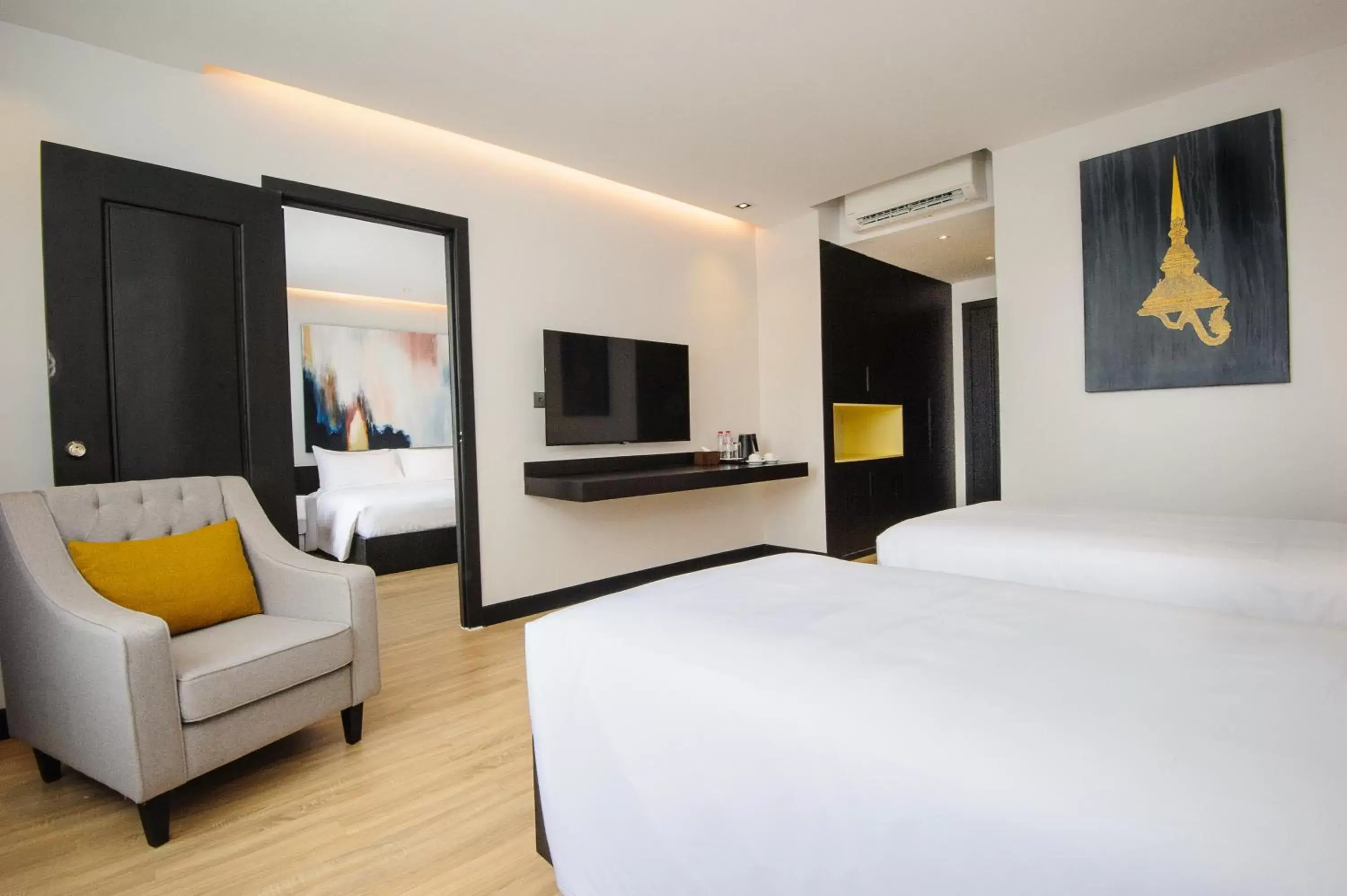 Premier Inter-Connecting with Balcony in GLOW PARK HOTEL Grand Royal Palace Premier Inter-Connecting with Balcony in GLOW PARK HOTEL Grand Royal Palace