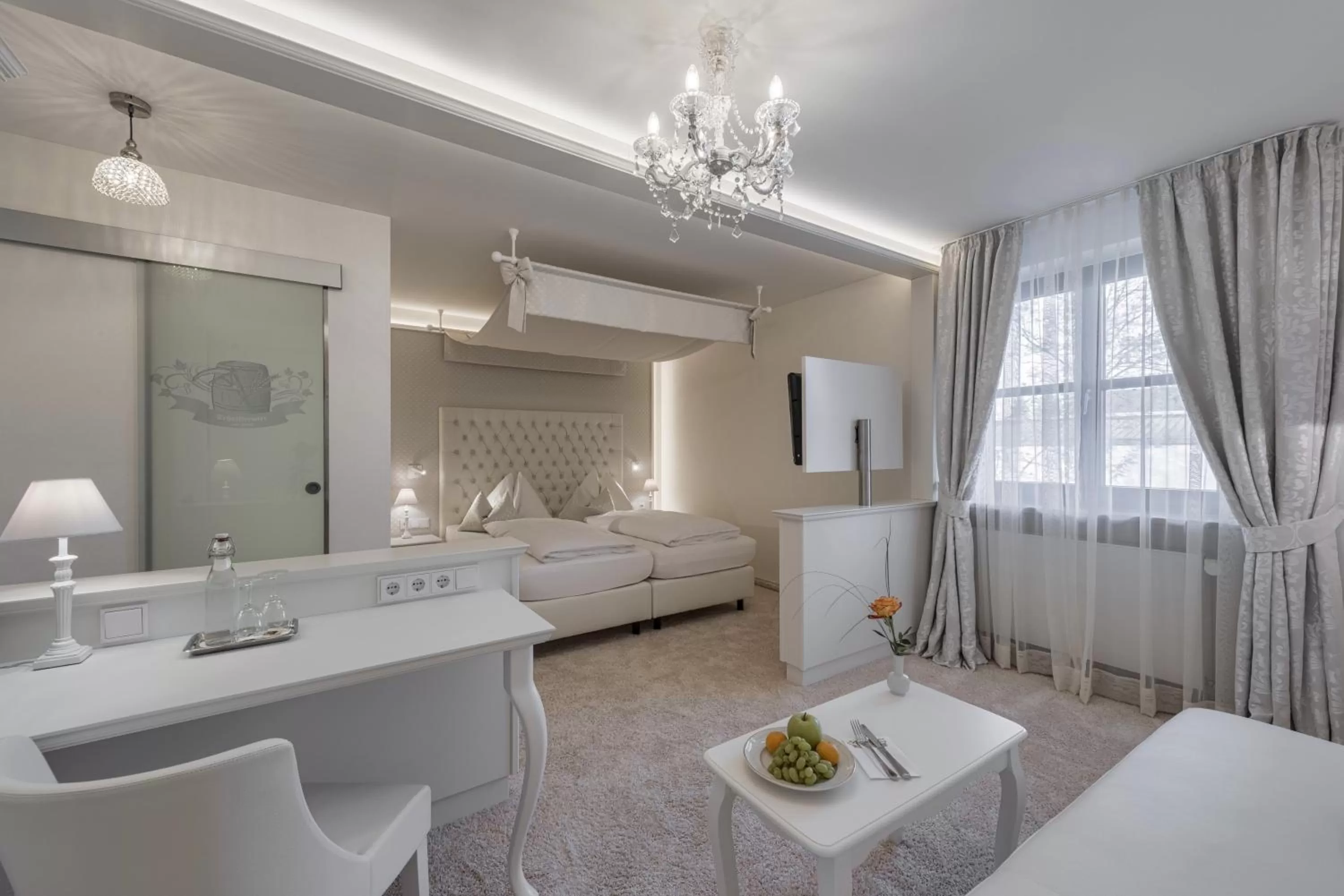 Living room, Bathroom in Hotel Schäfflerwirt