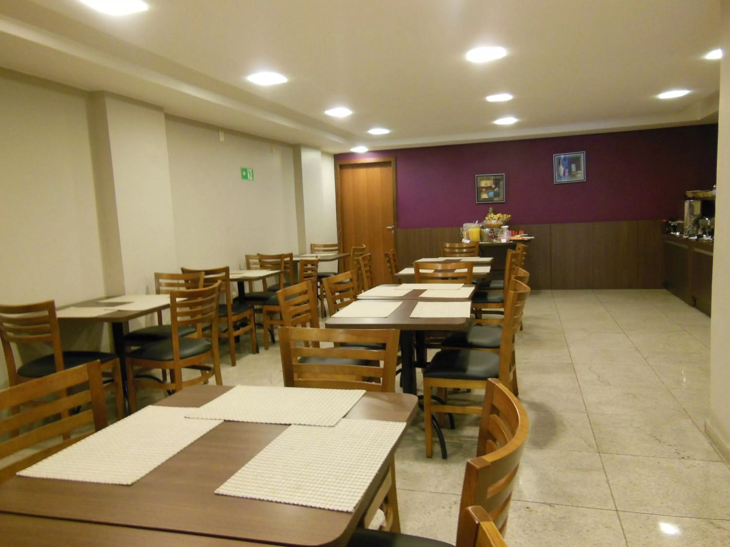 Restaurant/Places to Eat in Alfa Plaza Hotel