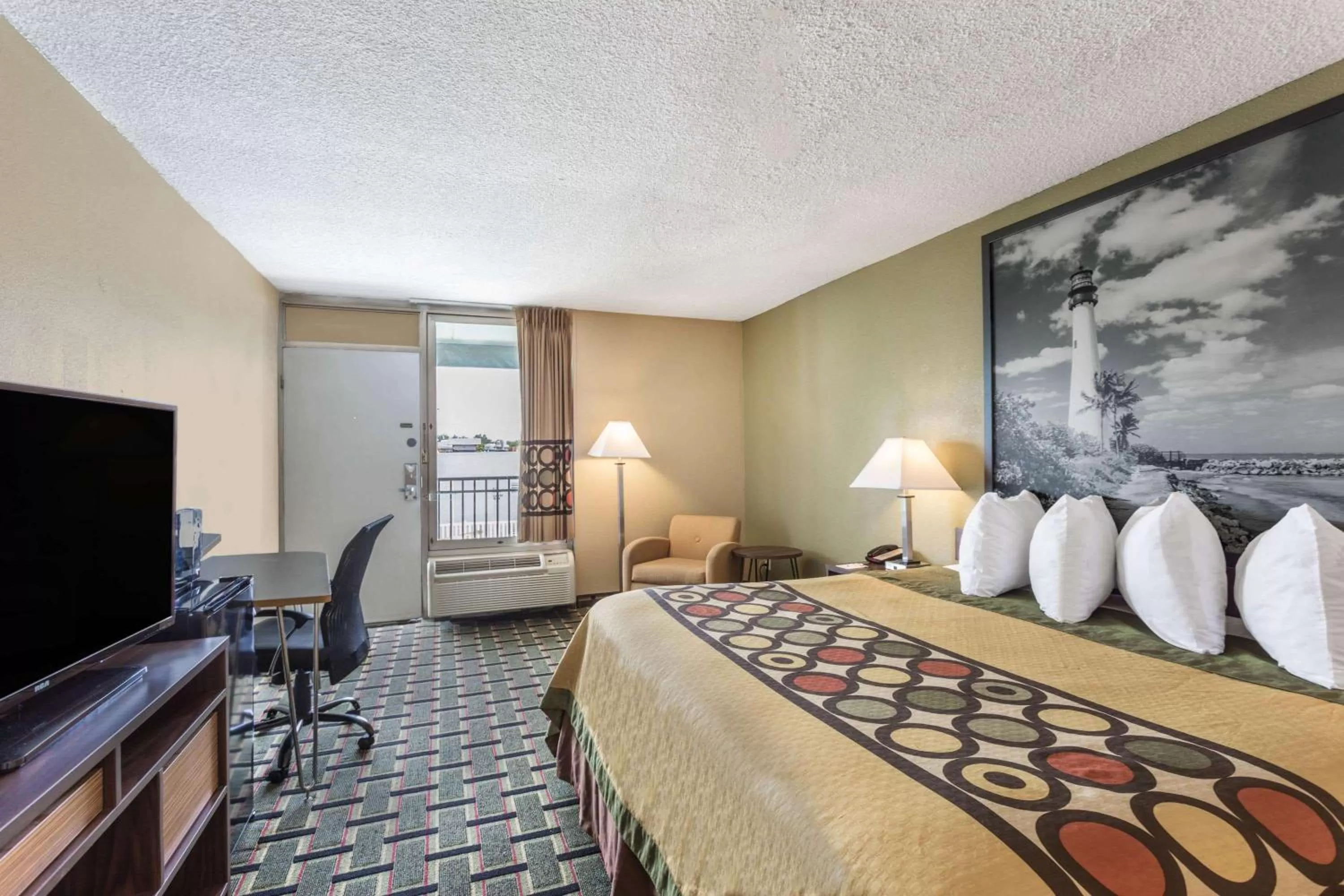 Photo of the whole room, Bed in Super 8 by Wyndham Ocala I-75