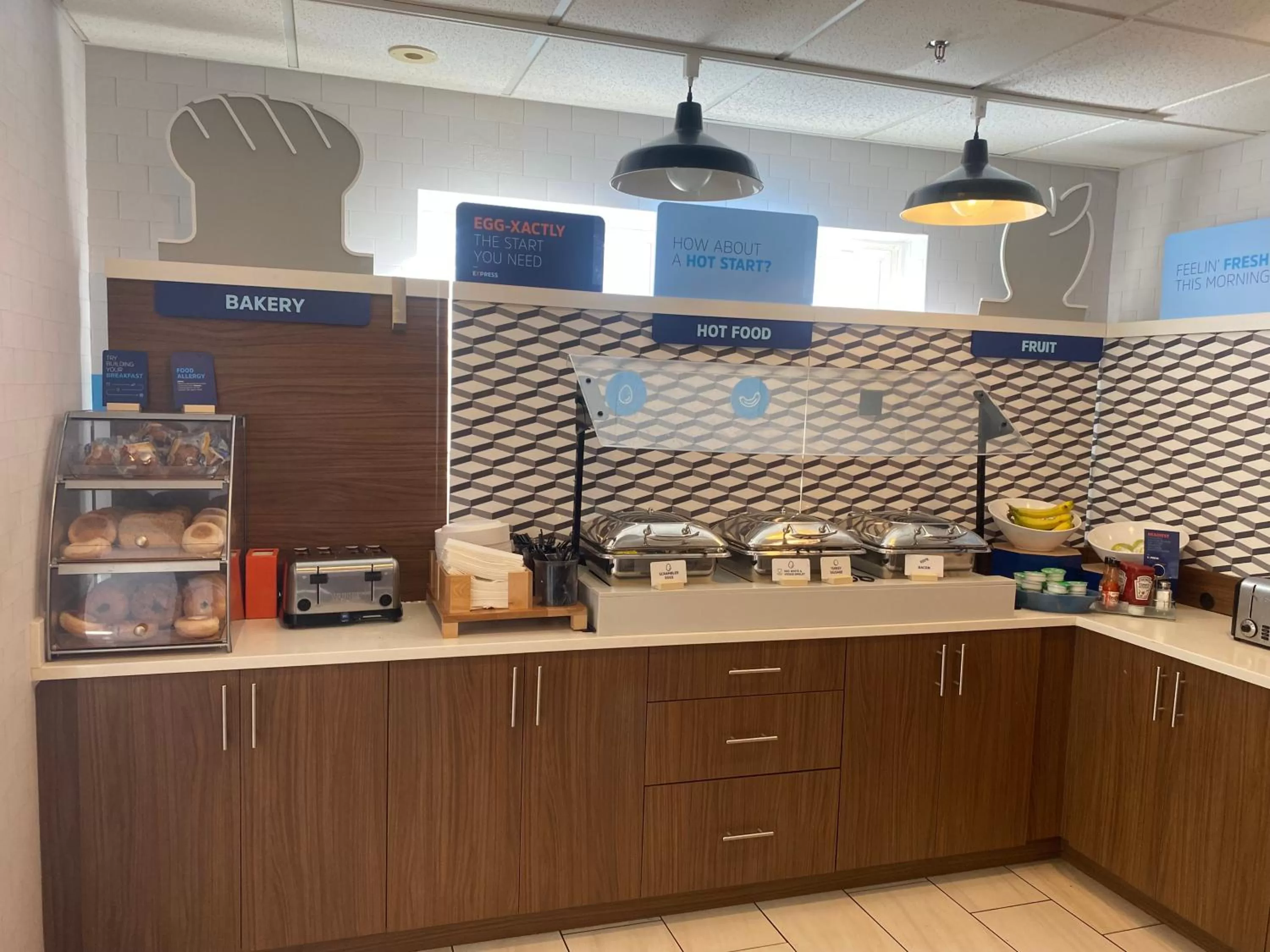 Food and drinks in Holiday Inn Express Hotel & Suites White River Junction by IHG