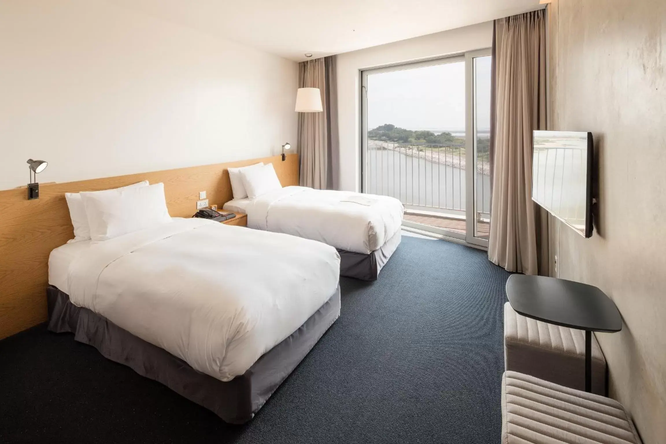 Standard Twin Room with Sea View in Nest Hotel Incheon Standard Twin Room with Sea View in Nest Hotel Incheon