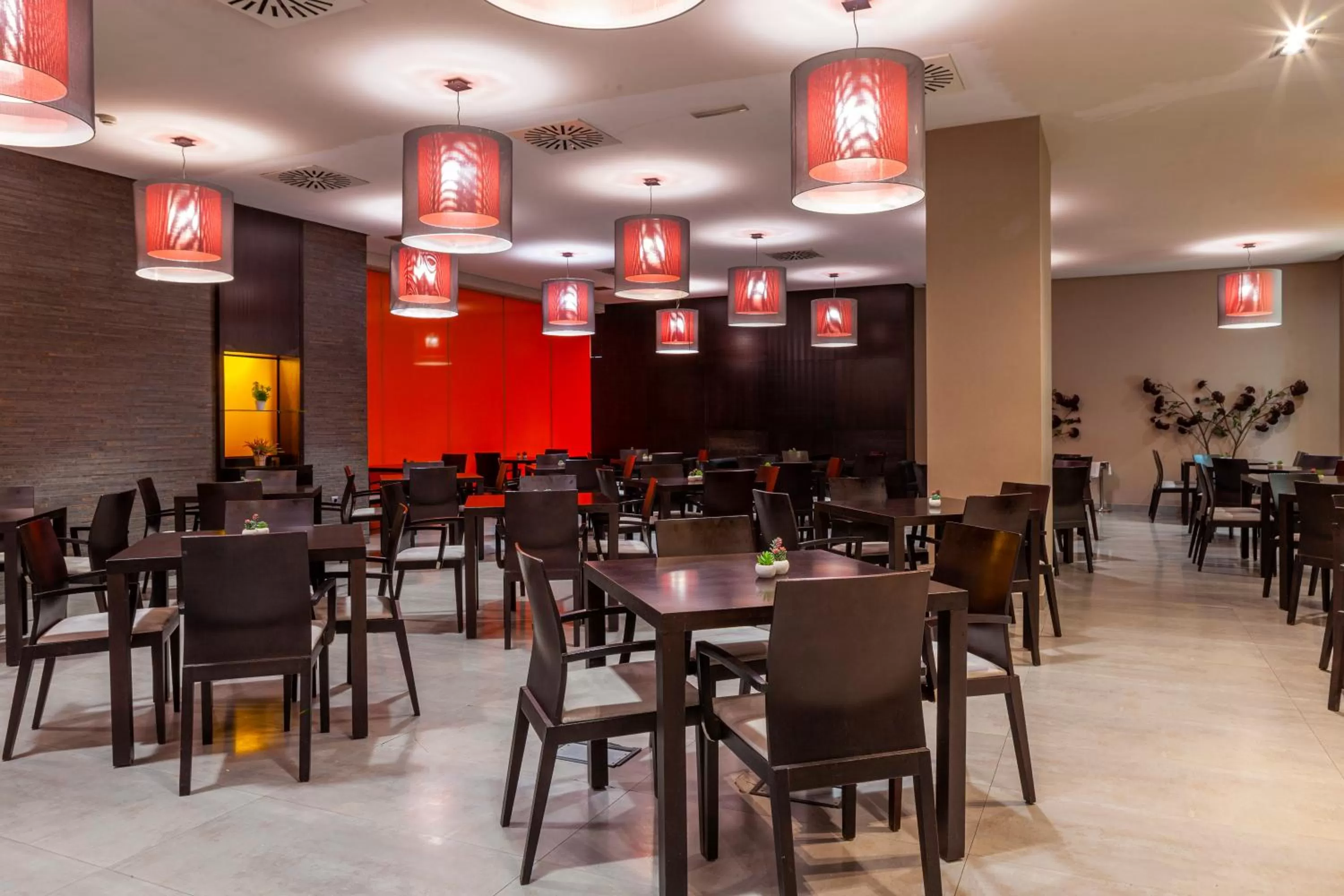 Restaurant/places to eat in Hotel Macià Real De La Alhambra