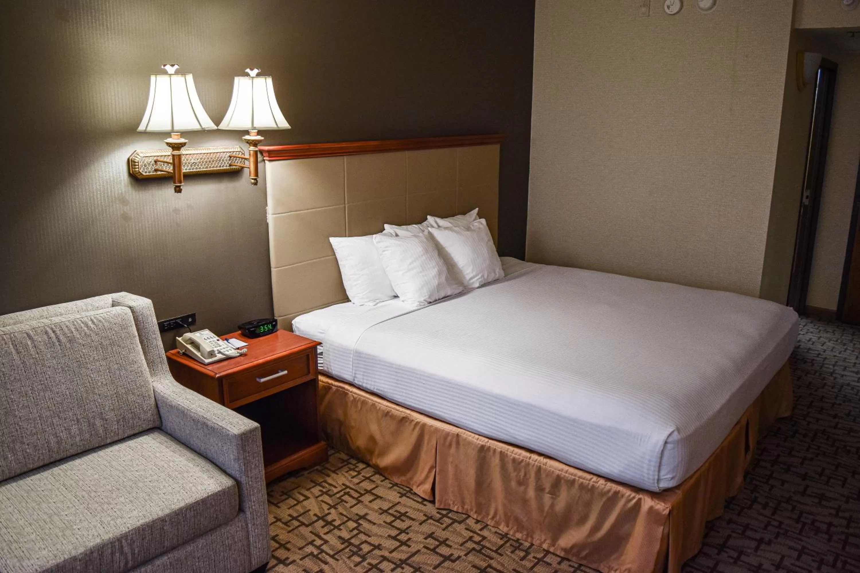 Bedroom in Comfort Inn & Suites Downtown Tacoma