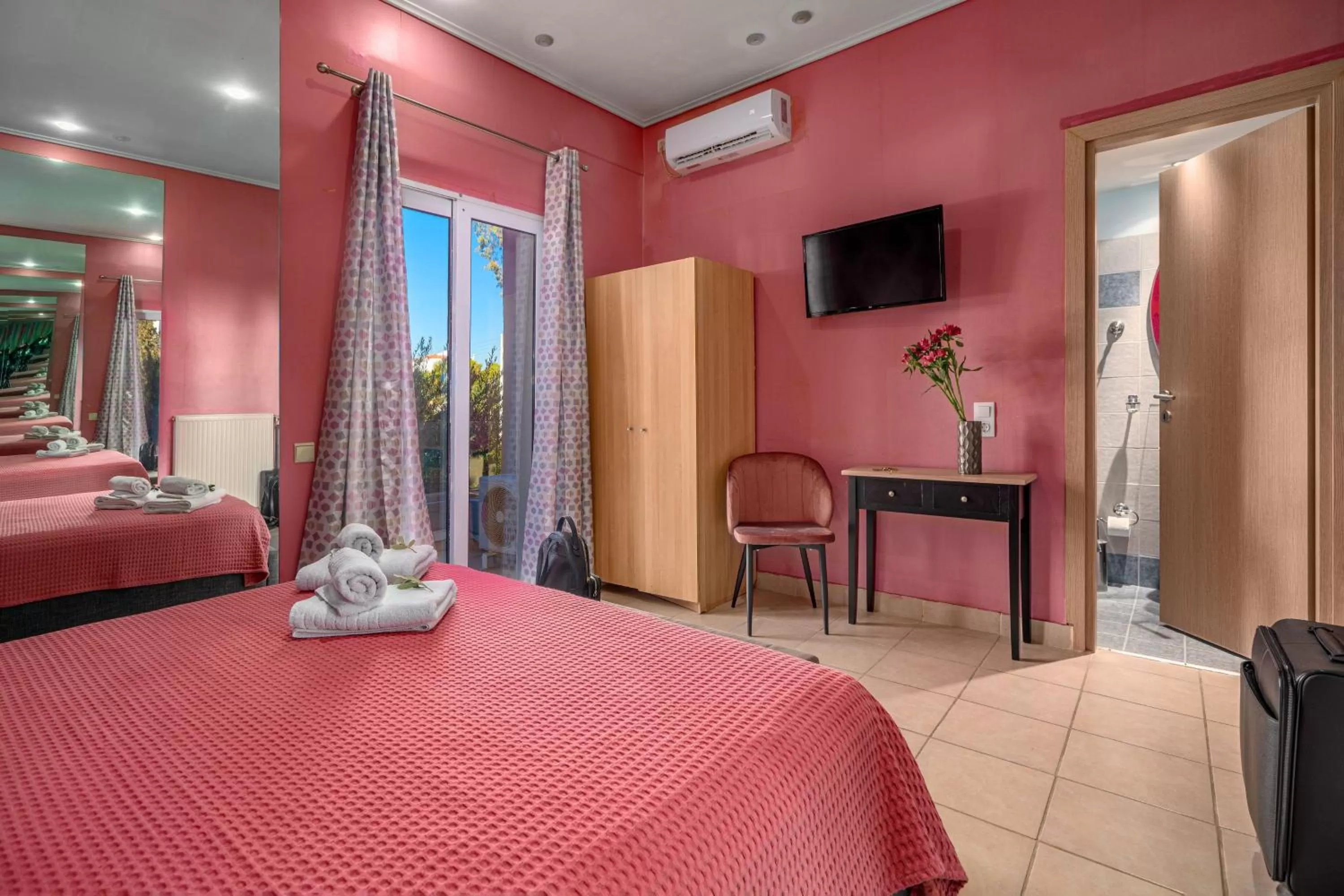 Photo of the whole room, Bed in Zen Hotel