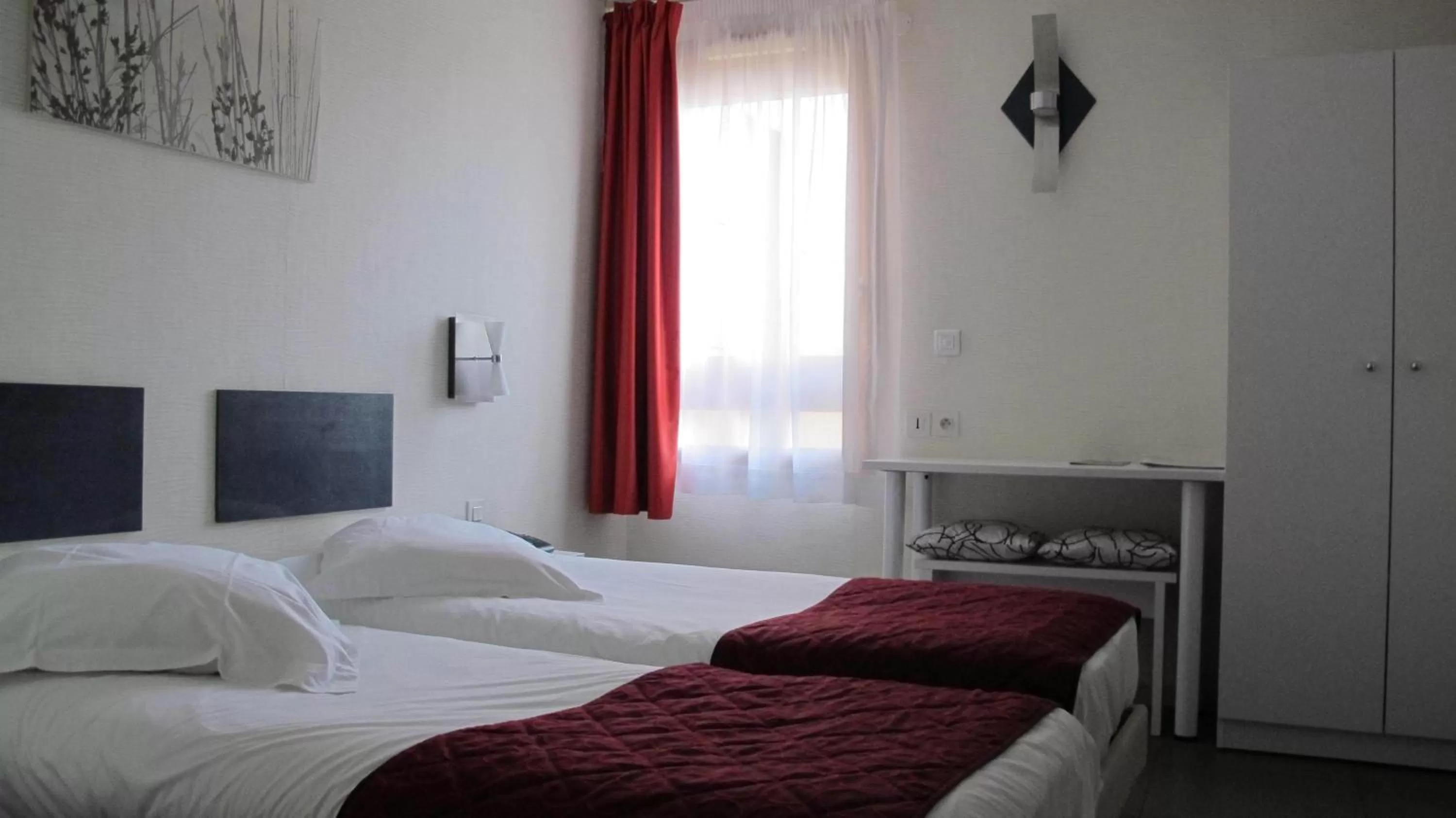 Photo of the whole room, Bed in Beddy-bye Hôtel