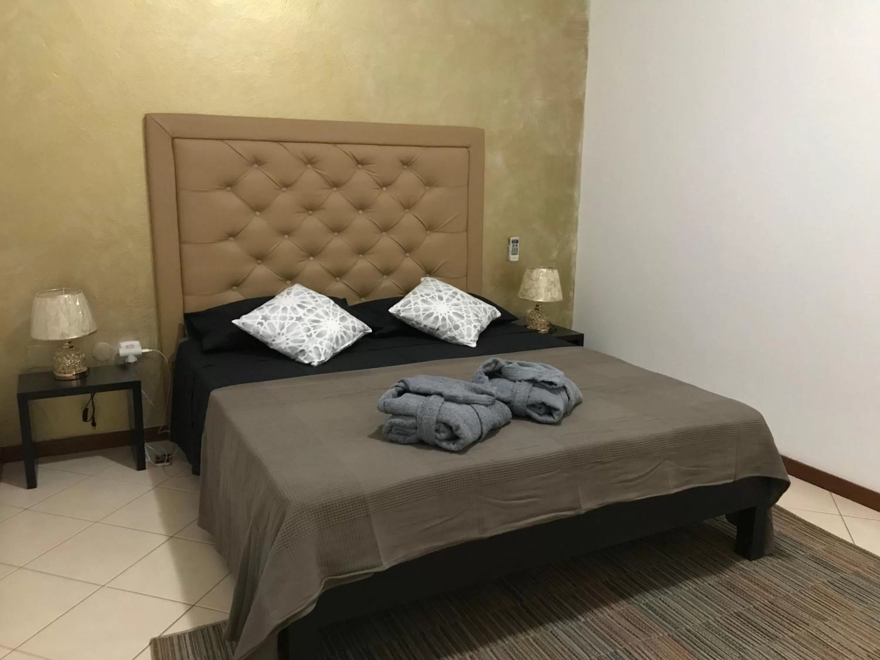 Bedroom, Bed in Blue eagle