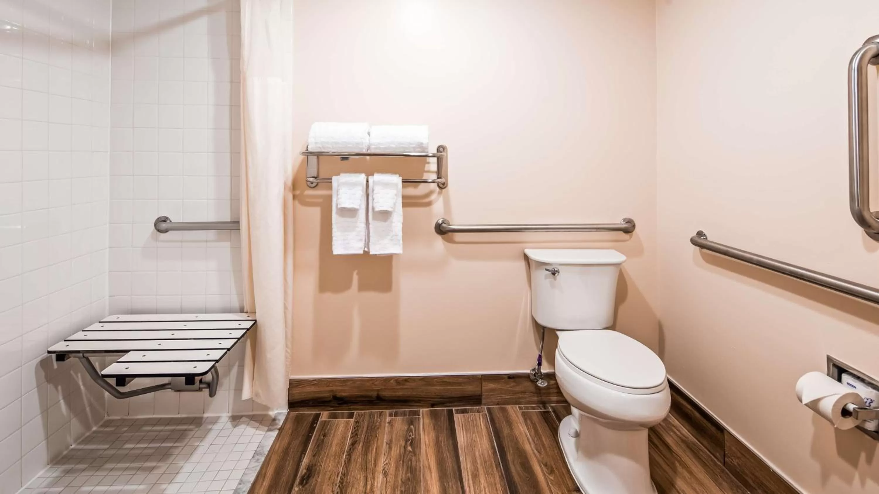 King Room with Bath Tub - Disability Access - Non-Smoking in Best Western Dulles Airport Inn