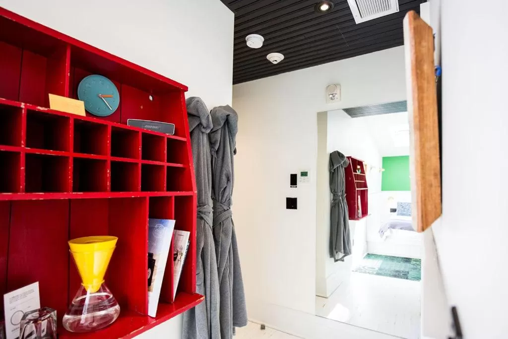 Bed in Drake Devonshire and Motor Inn