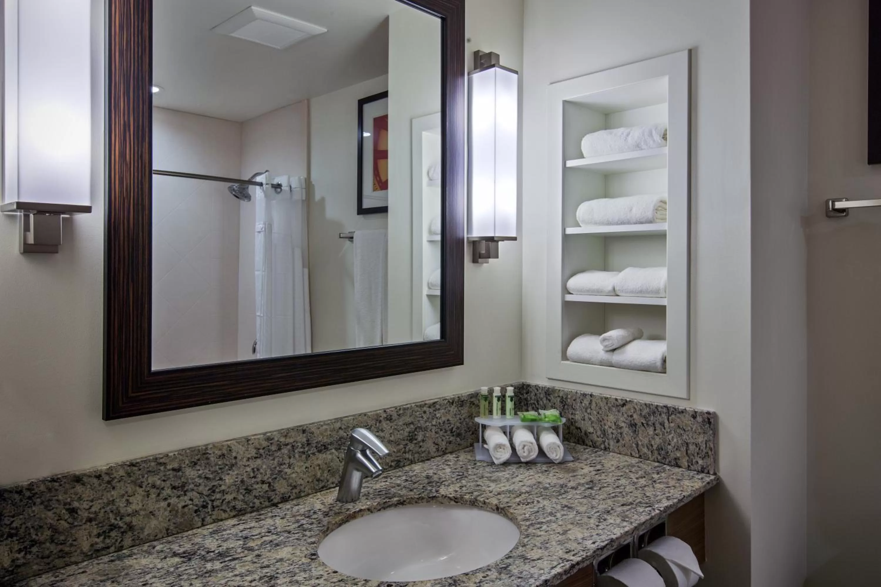 Bathroom in Holiday Inn Express & Suites Kailua-Kona by IHG