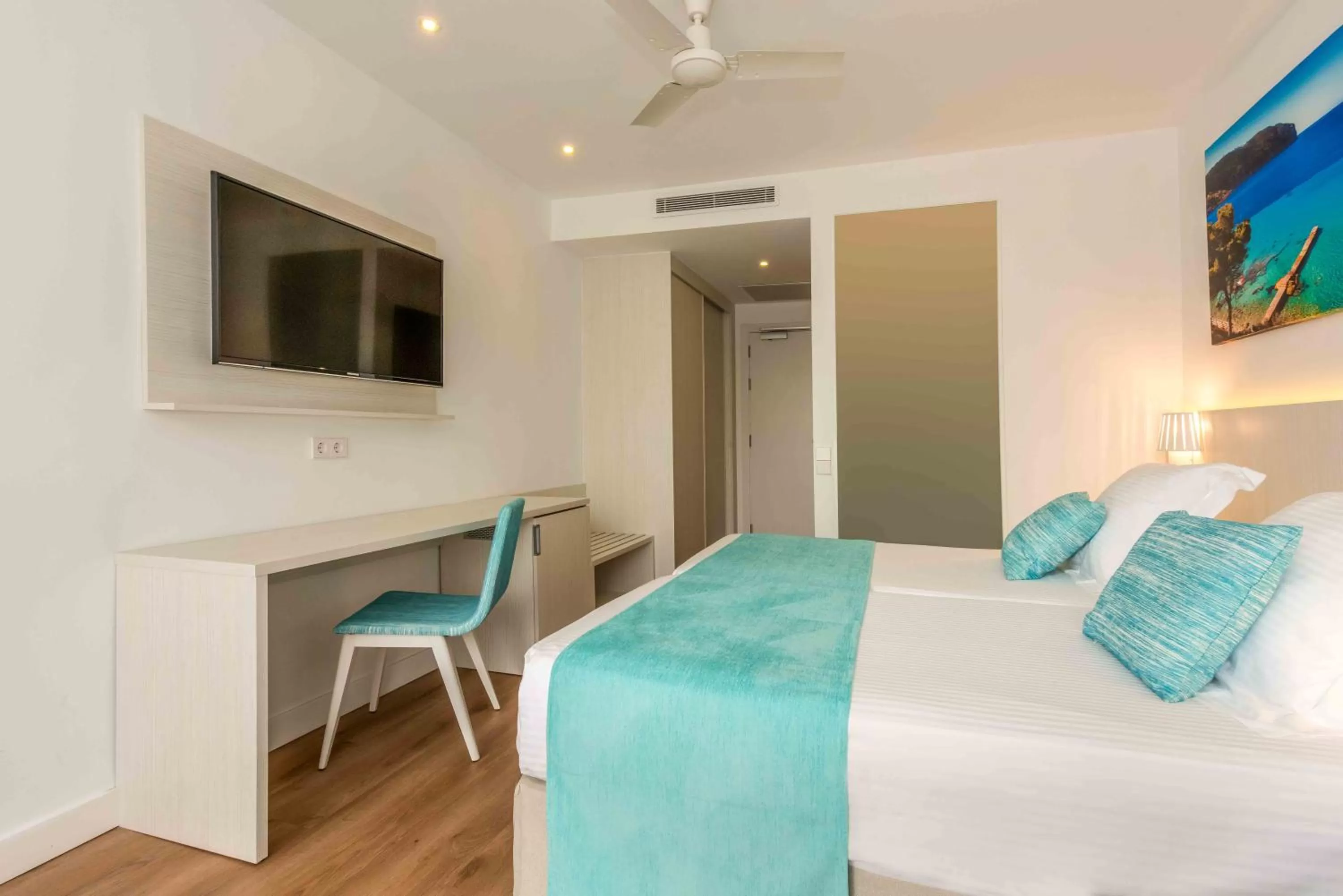 Photo of the whole room, Bed in Valentin Park Club