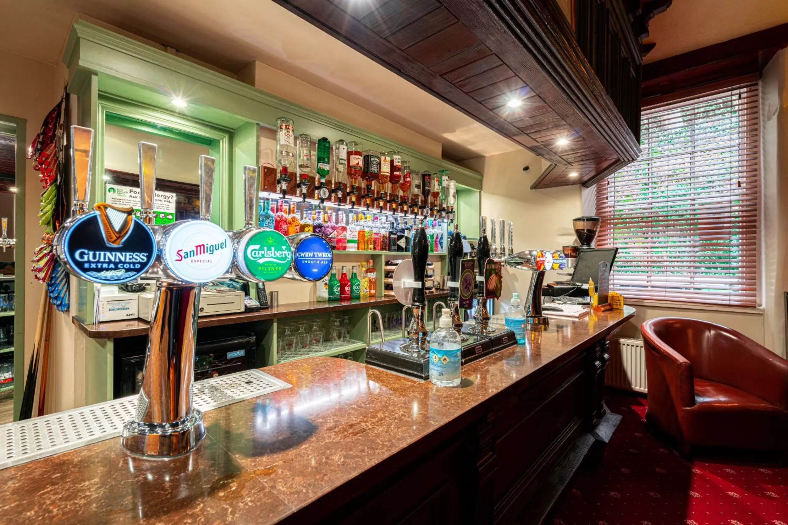 Lounge or bar in Grapes Hotel, Bar & Restaurant Snowdonia Nr Zip World