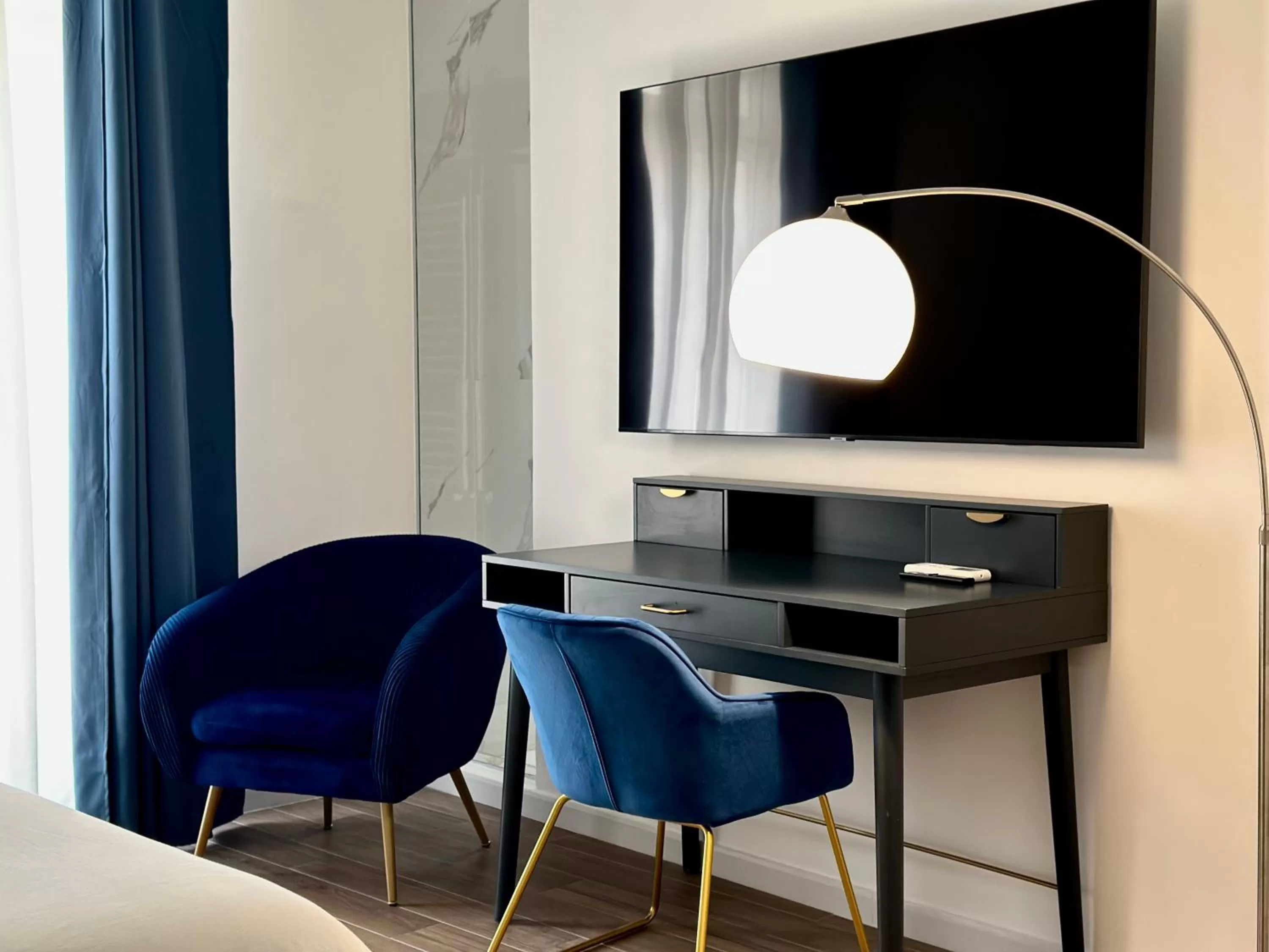 TV and multimedia, TV/Entertainment Center in Casa Roma