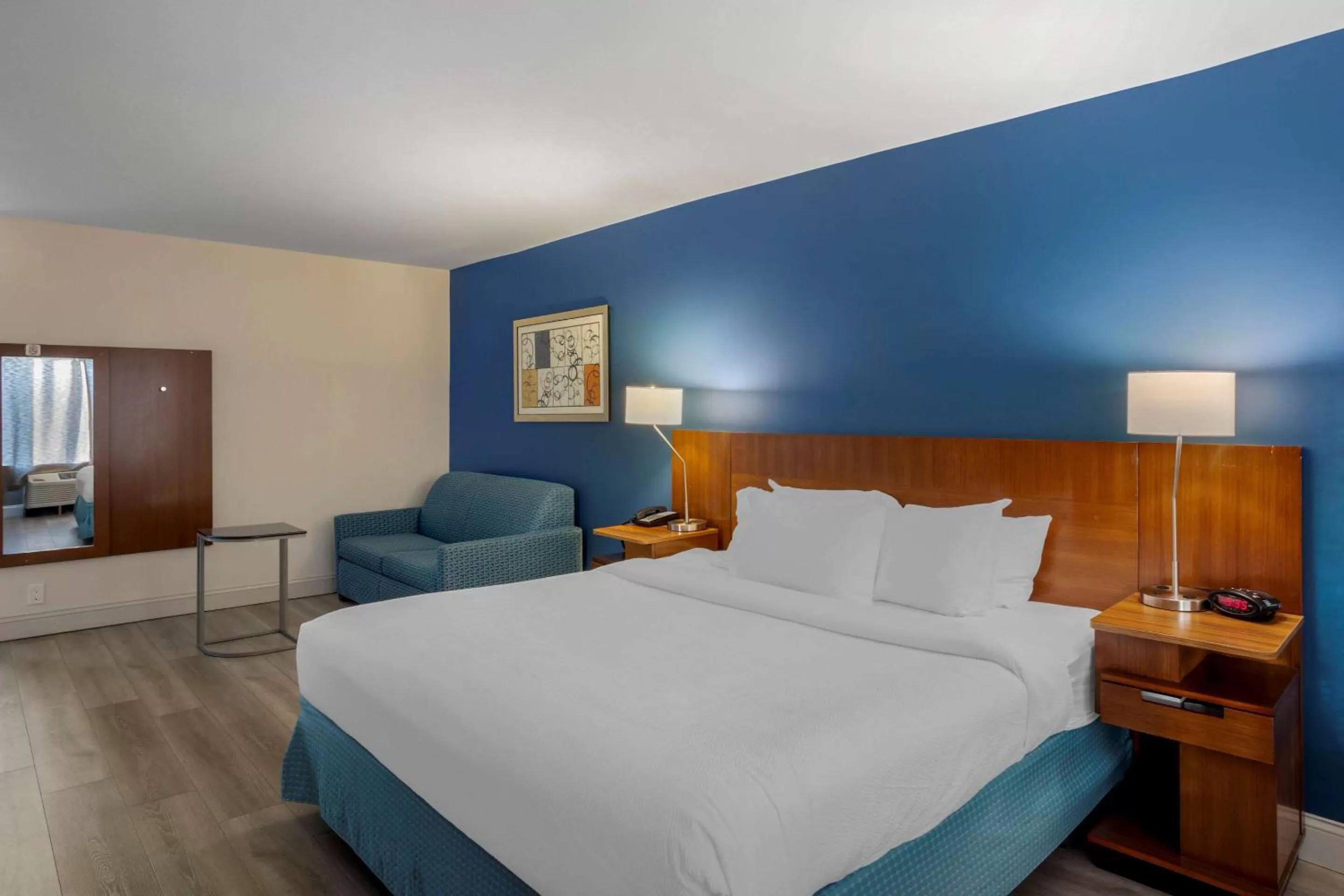 Bedroom, Bed in Comfort Inn & Suites Mt Laurel-Philadelphia