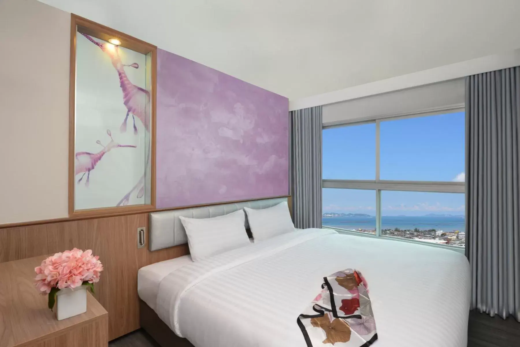 Deluxe Premier King in Centre Point Prime Hotel Pattaya Deluxe Premier King in Centre Point Prime Hotel Pattaya