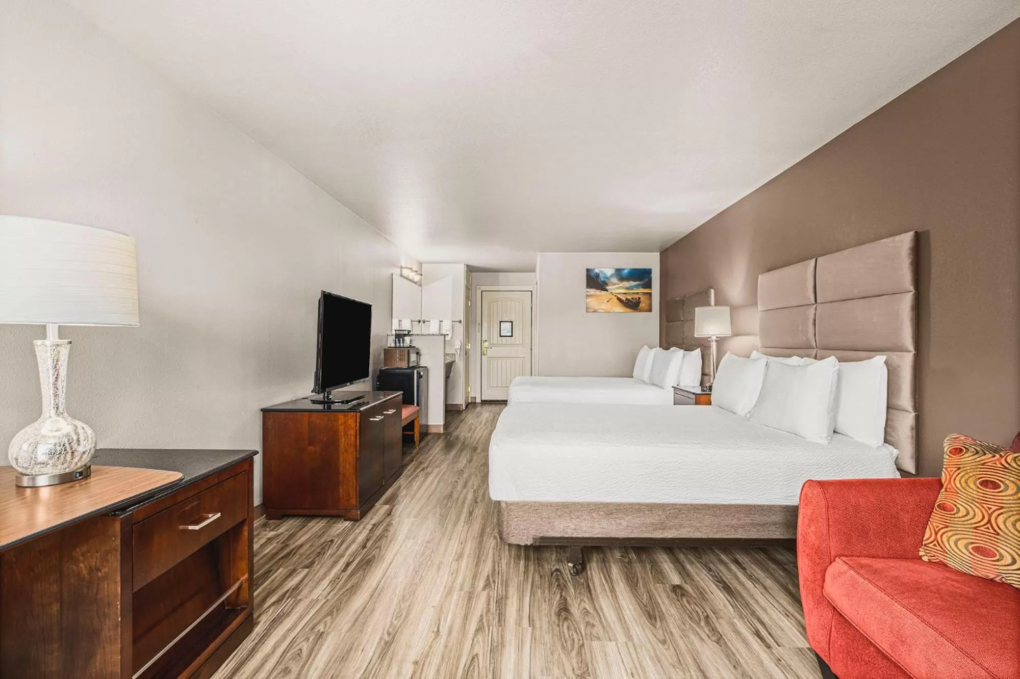 Bed in The Ashley Inn & Suites