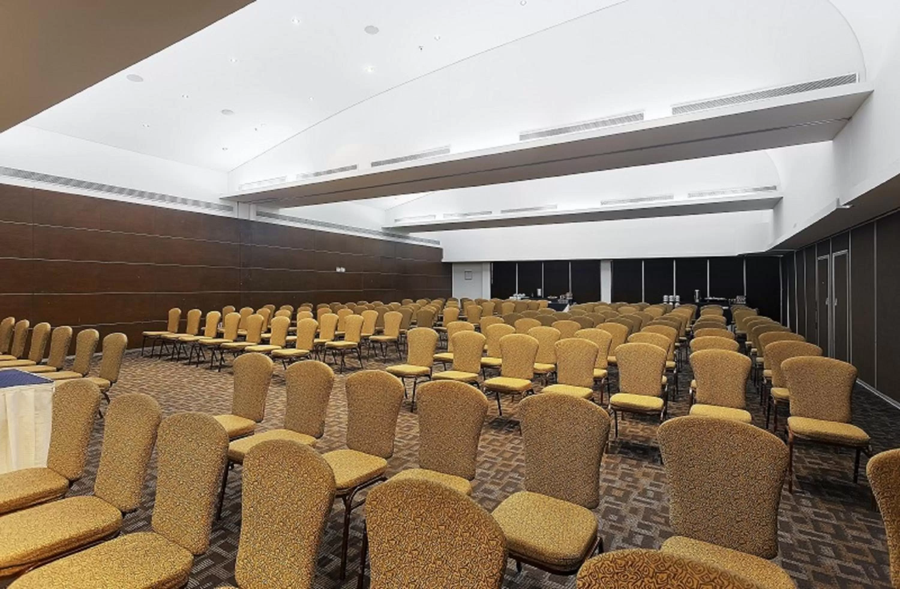 Meeting/conference room in Crowne Plaza Villahermosa by IHG