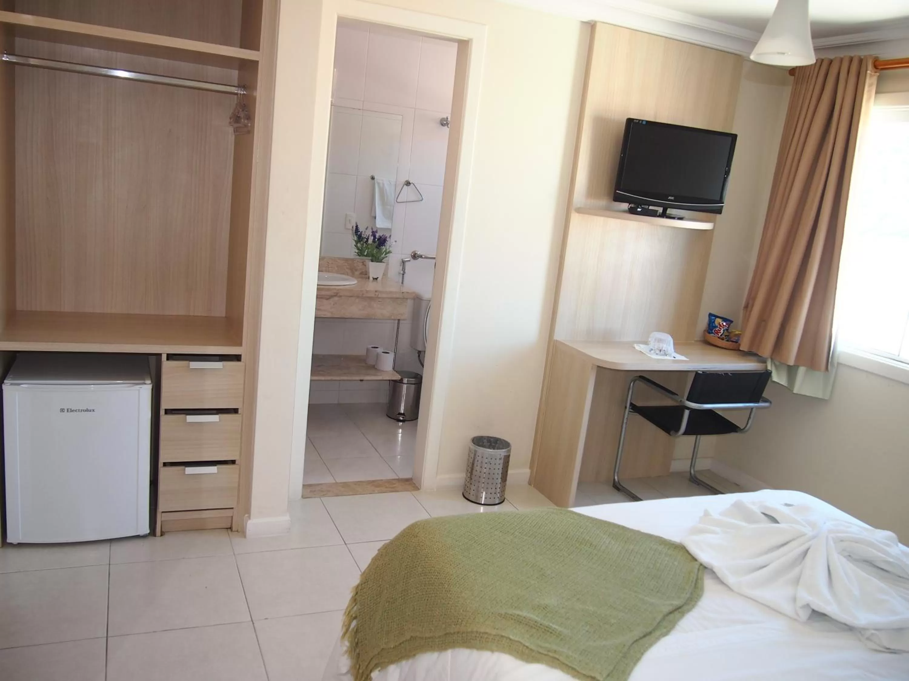 TV and multimedia, Bed in Ocean View Hotel