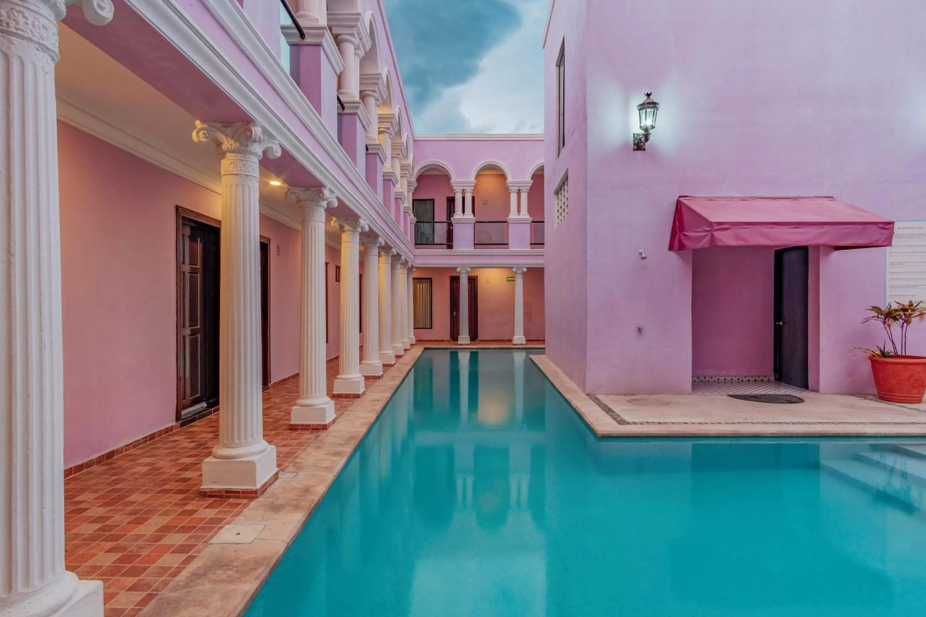 Swimming pool in Hotel Lavanda CAS Merida