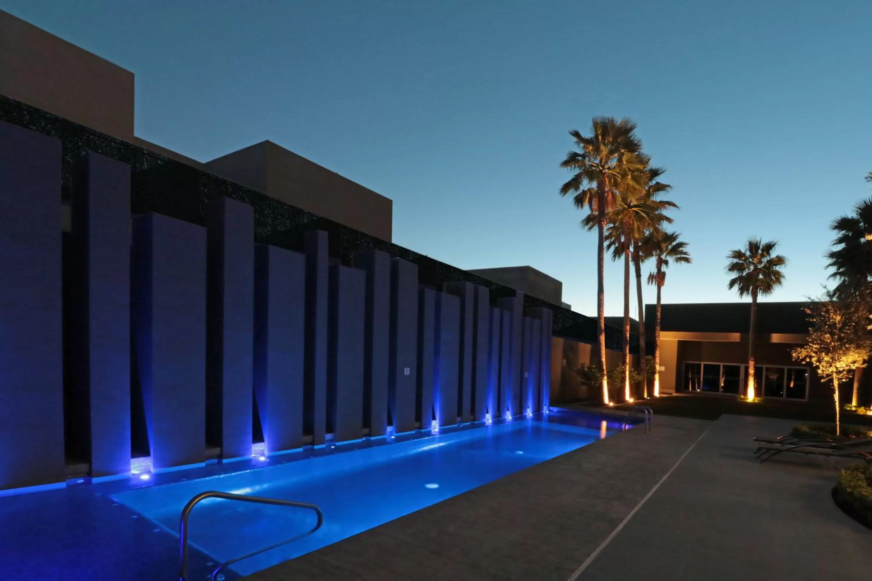 Swimming pool in Holiday Inn Express Hotel & Suites Hermosillo by IHG