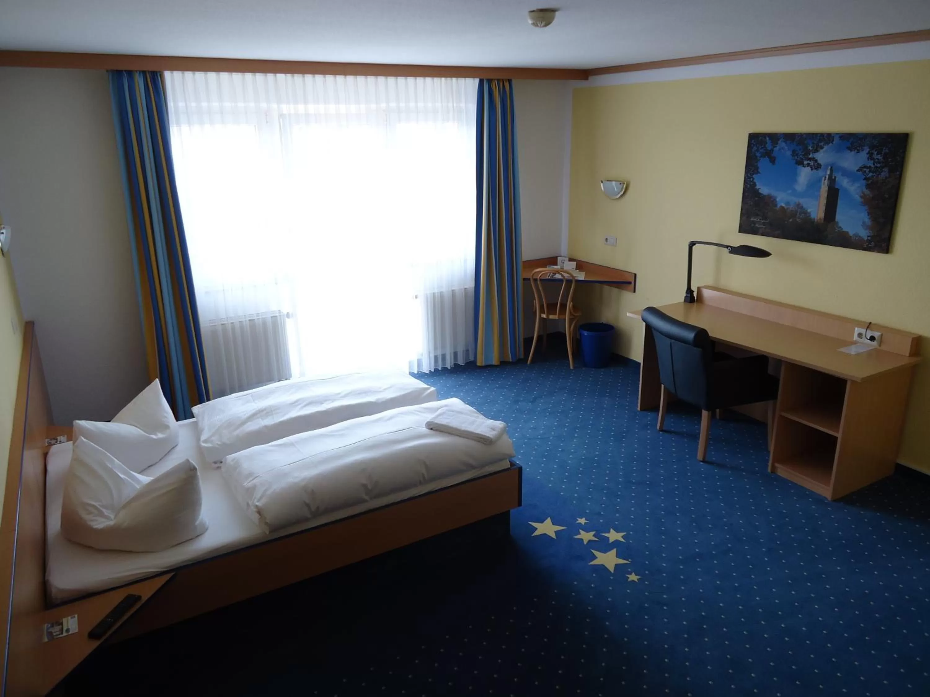 Photo of the whole room, Bed in sleep & go Hotel Magdeburg