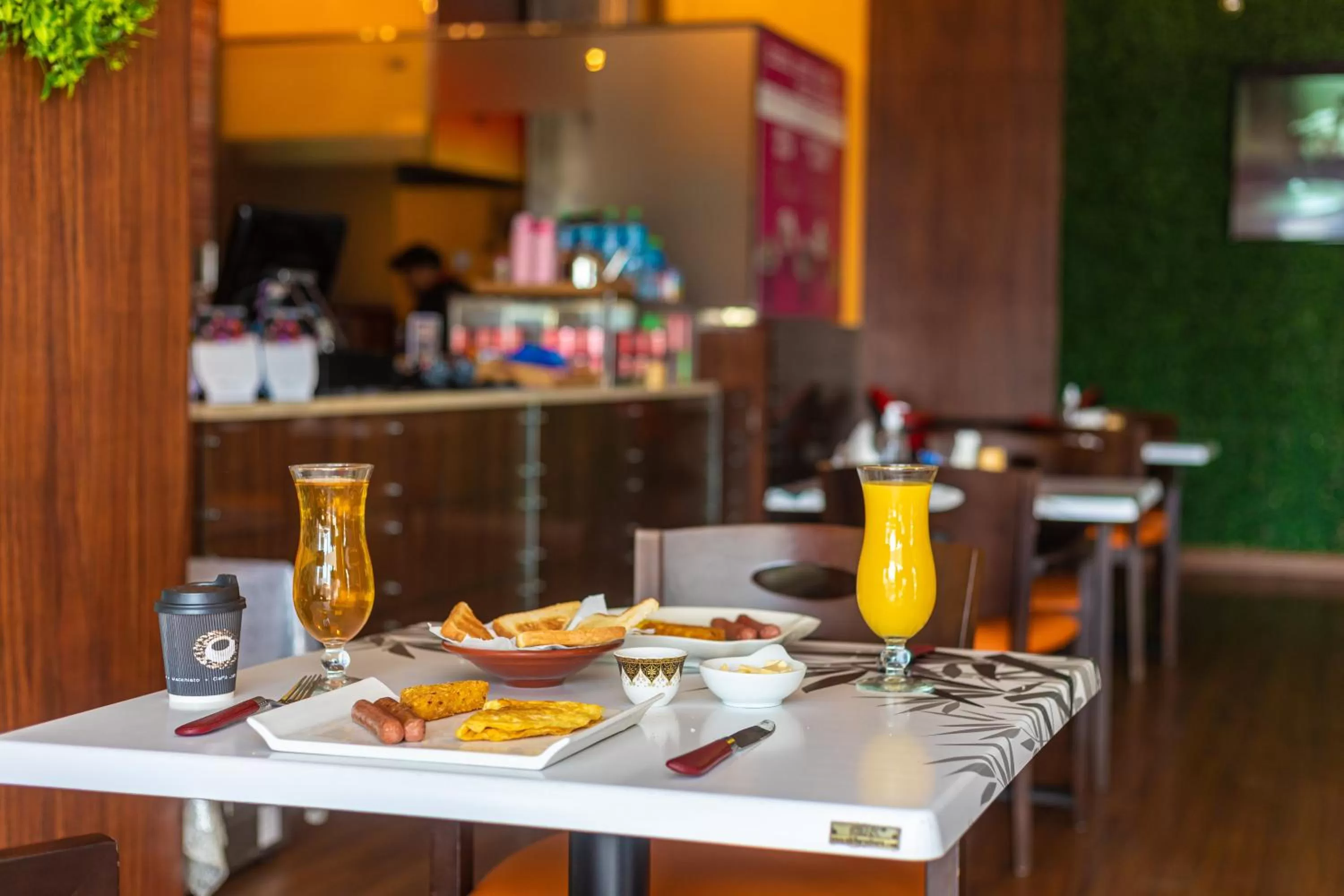 Restaurant/places to eat in Auris Boutique Hotel Apartments, Al Barsha - At The Mall