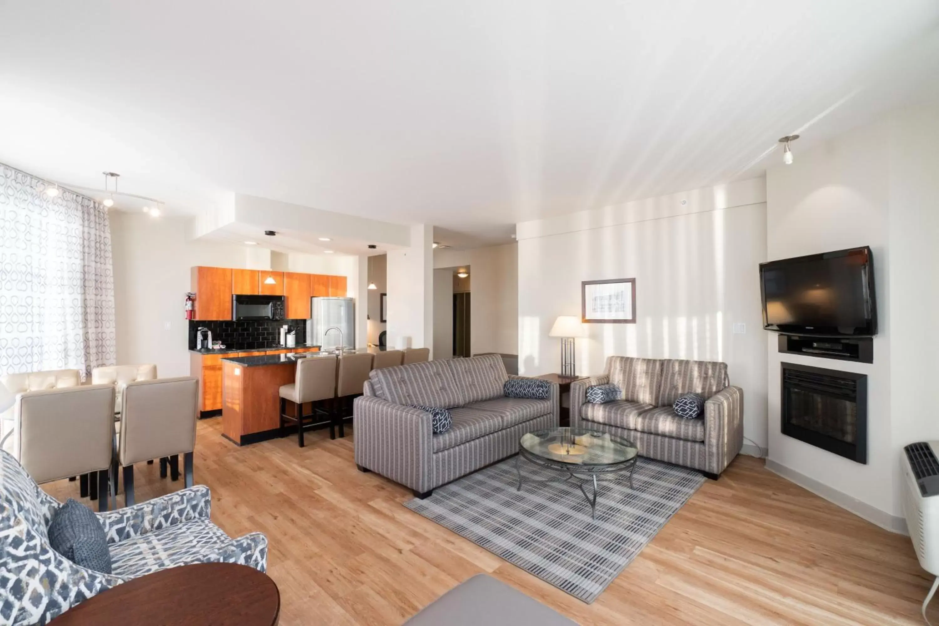 One-Bedroom Suite with Spa Bath in Ocean Promenade Hotel One-Bedroom Suite with Spa Bath in Ocean Promenade Hotel