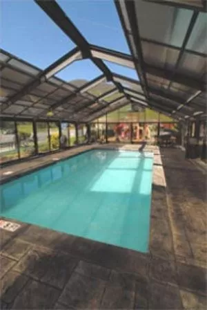 Swimming pool in Jonathan Creek Inn and Villas