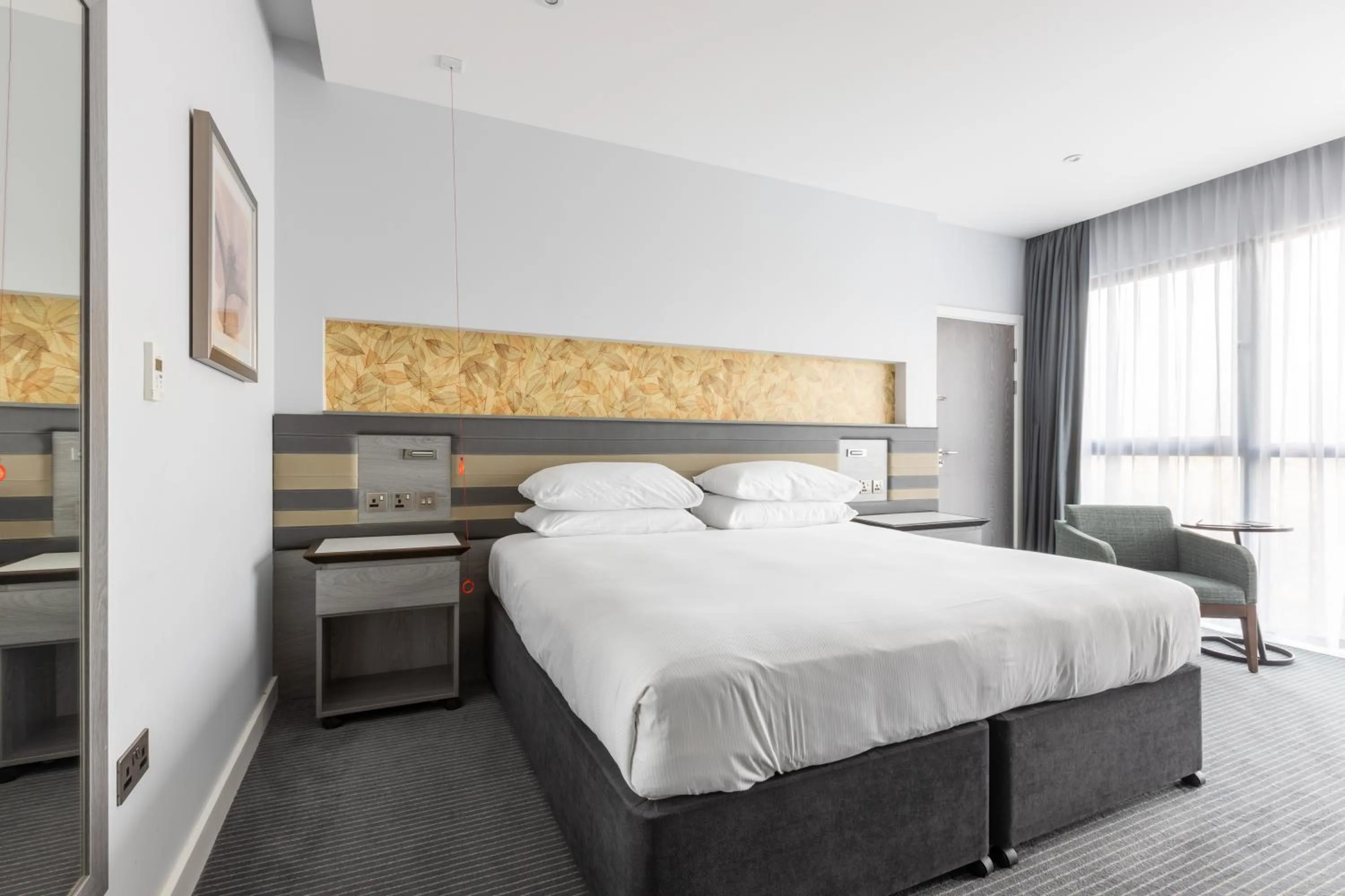 Bedroom, Bed in DoubleTree by Hilton Edinburgh - Queensferry Crossing