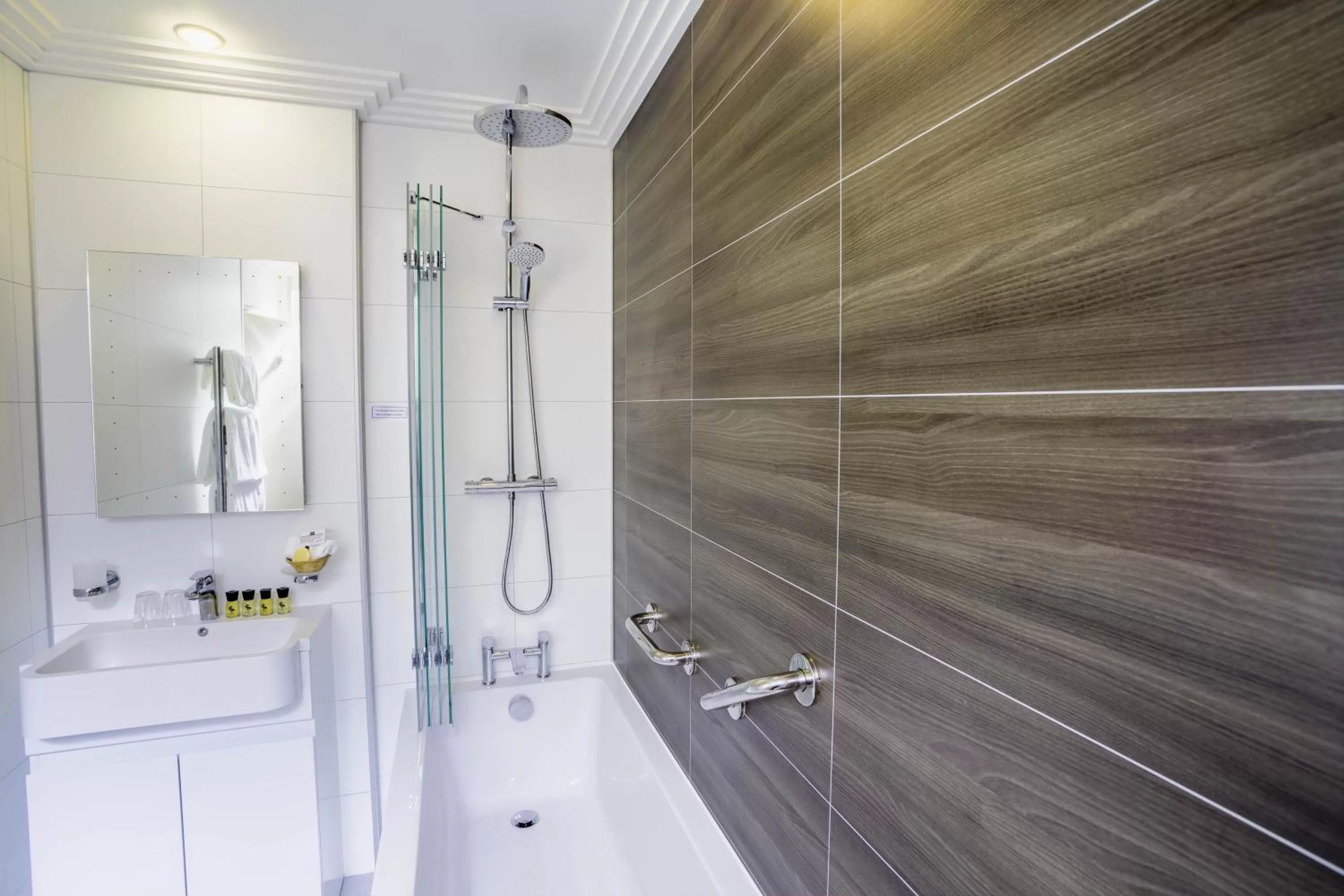 Bathroom in Langstone Cliff Hotel