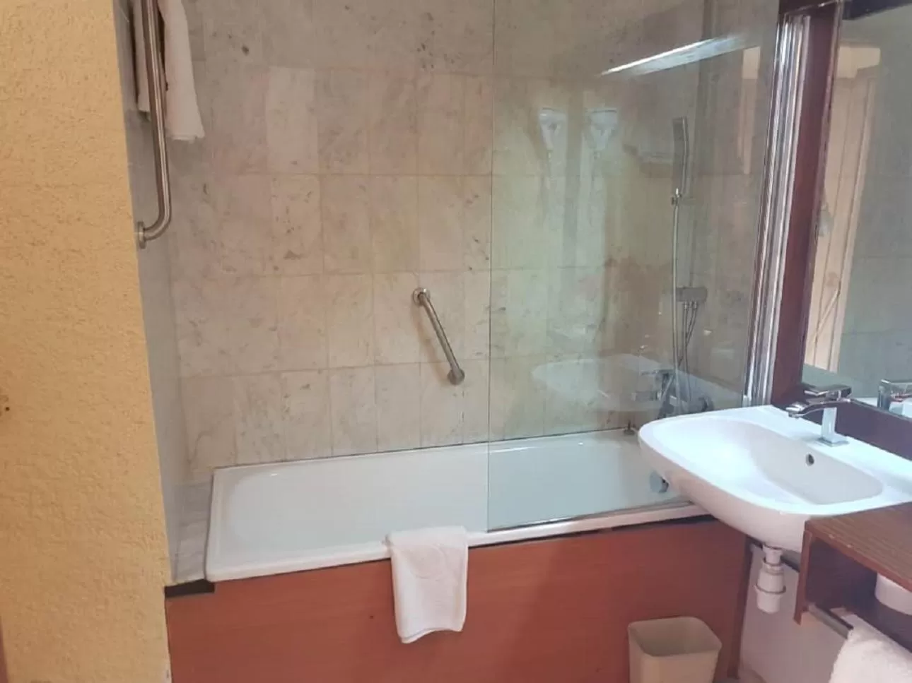 Bathroom in Hotel Jardin Savana Dakar