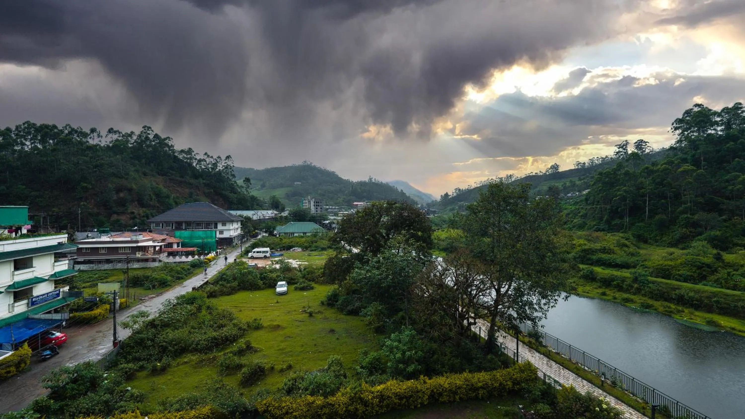 Mountain view in Westwood Riverside
