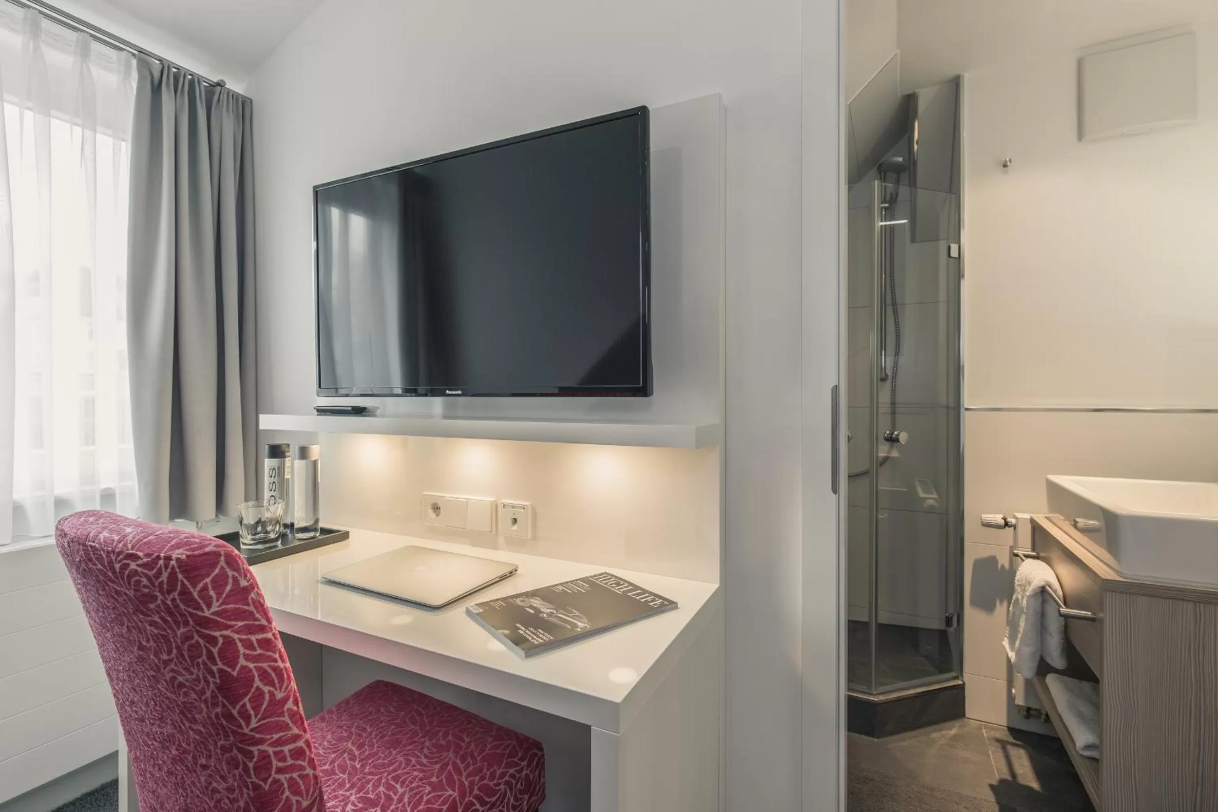 Decorative detail in Bahnlounge 1907