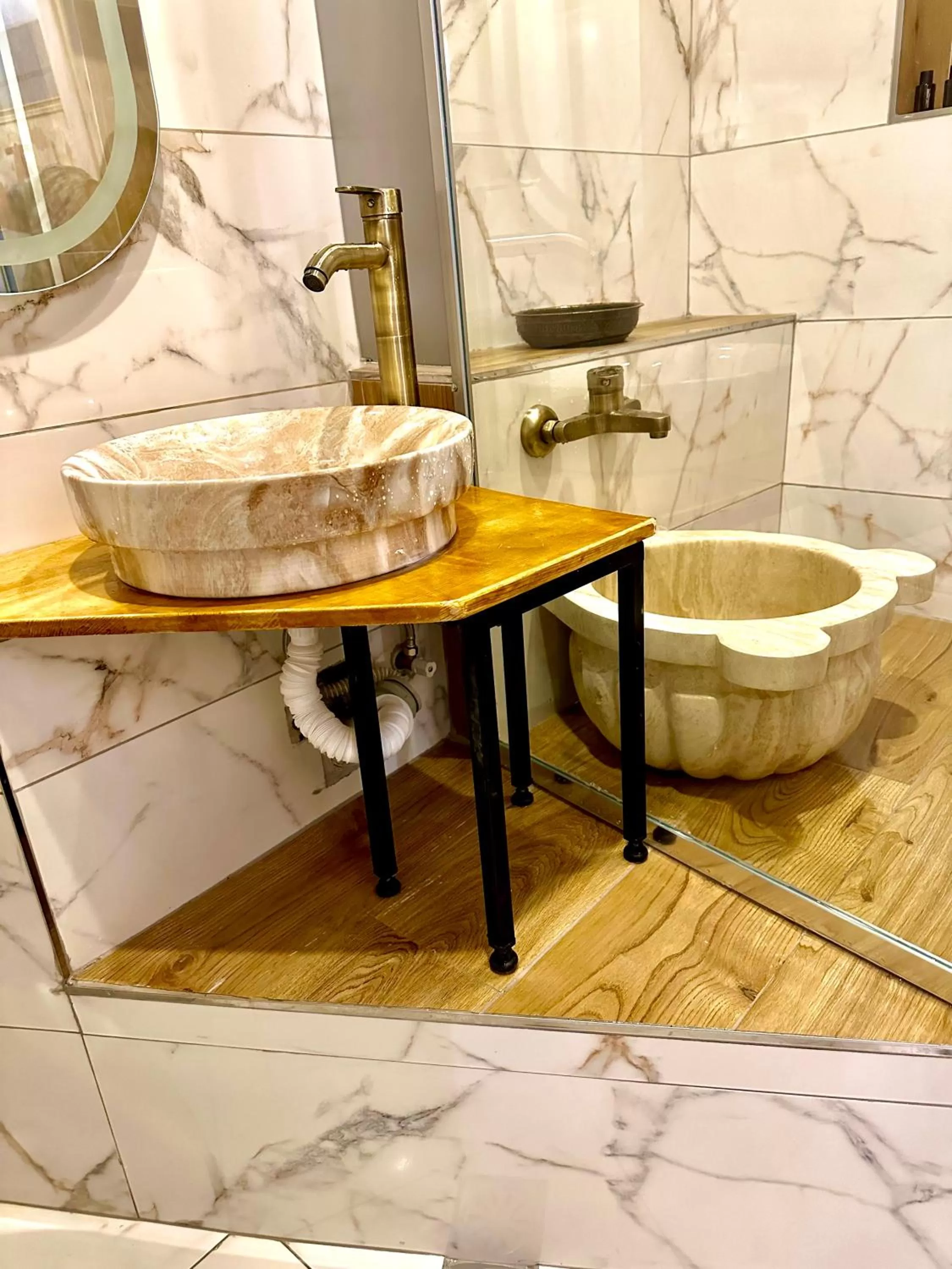 Public Bath in Newalla Hotel Old City