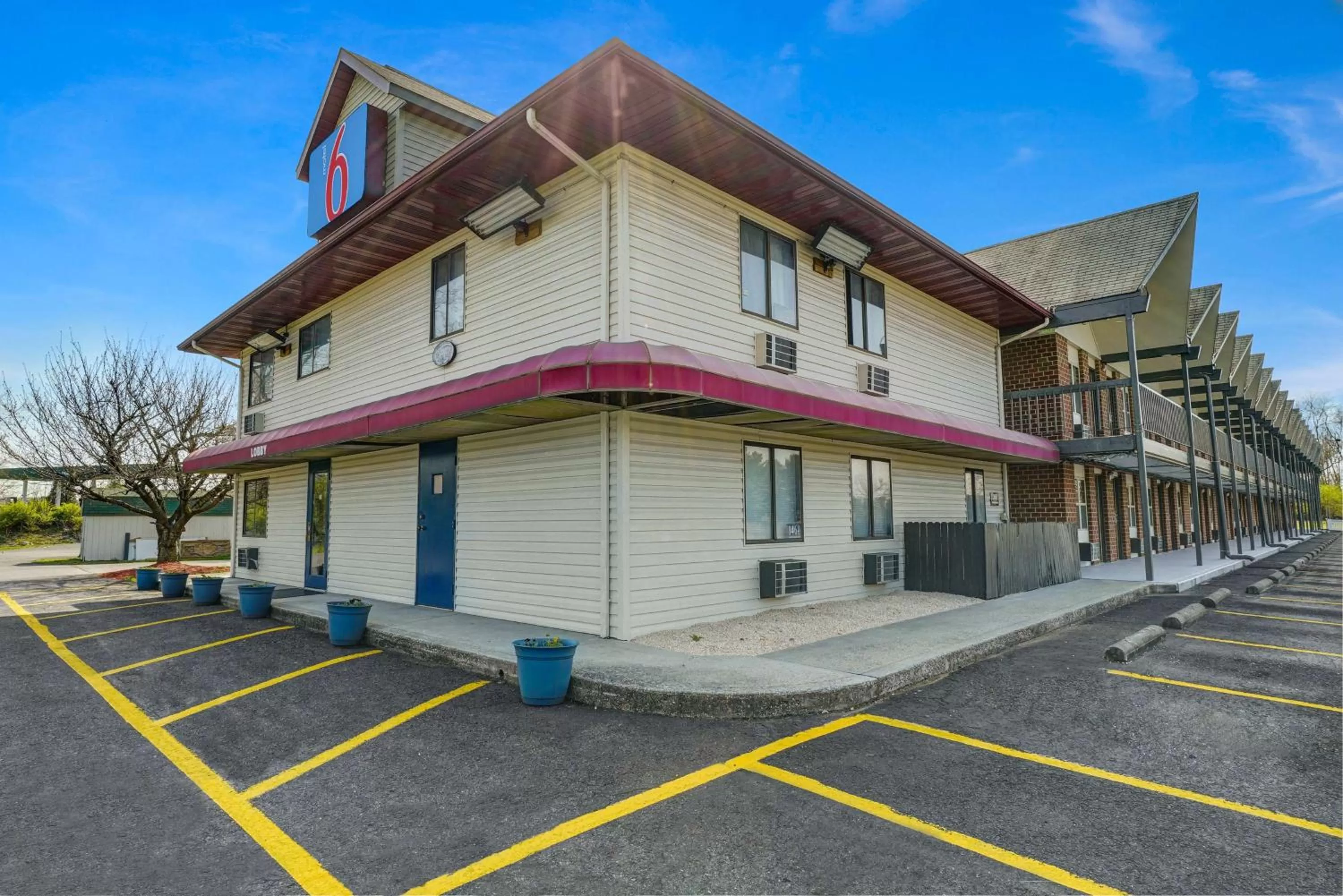 Property building in Motel 6 Carlisle, PA - Cumberland Valley