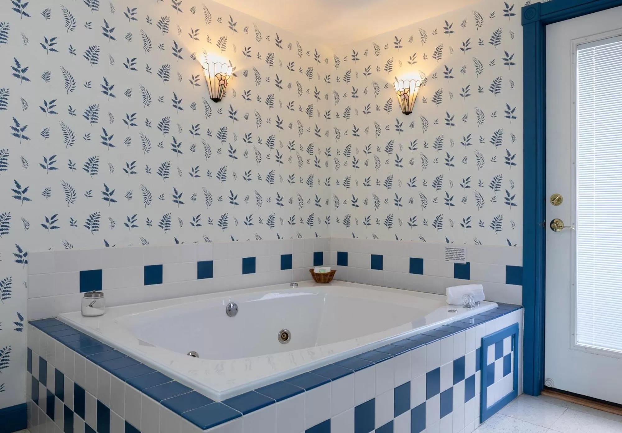 Hot Tub in Maple Hill Farm Inn