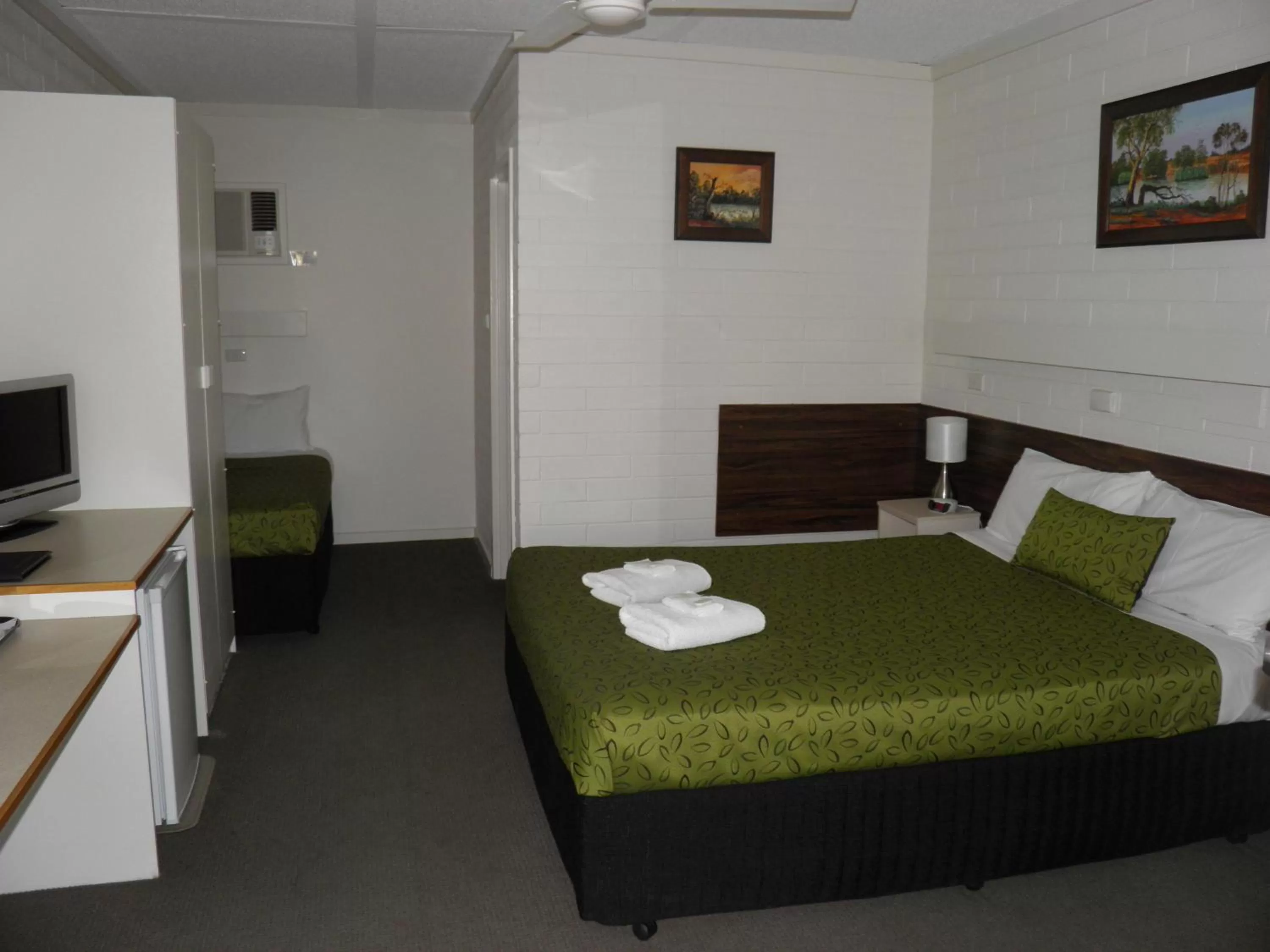 Twin Room in 7th Street Motel