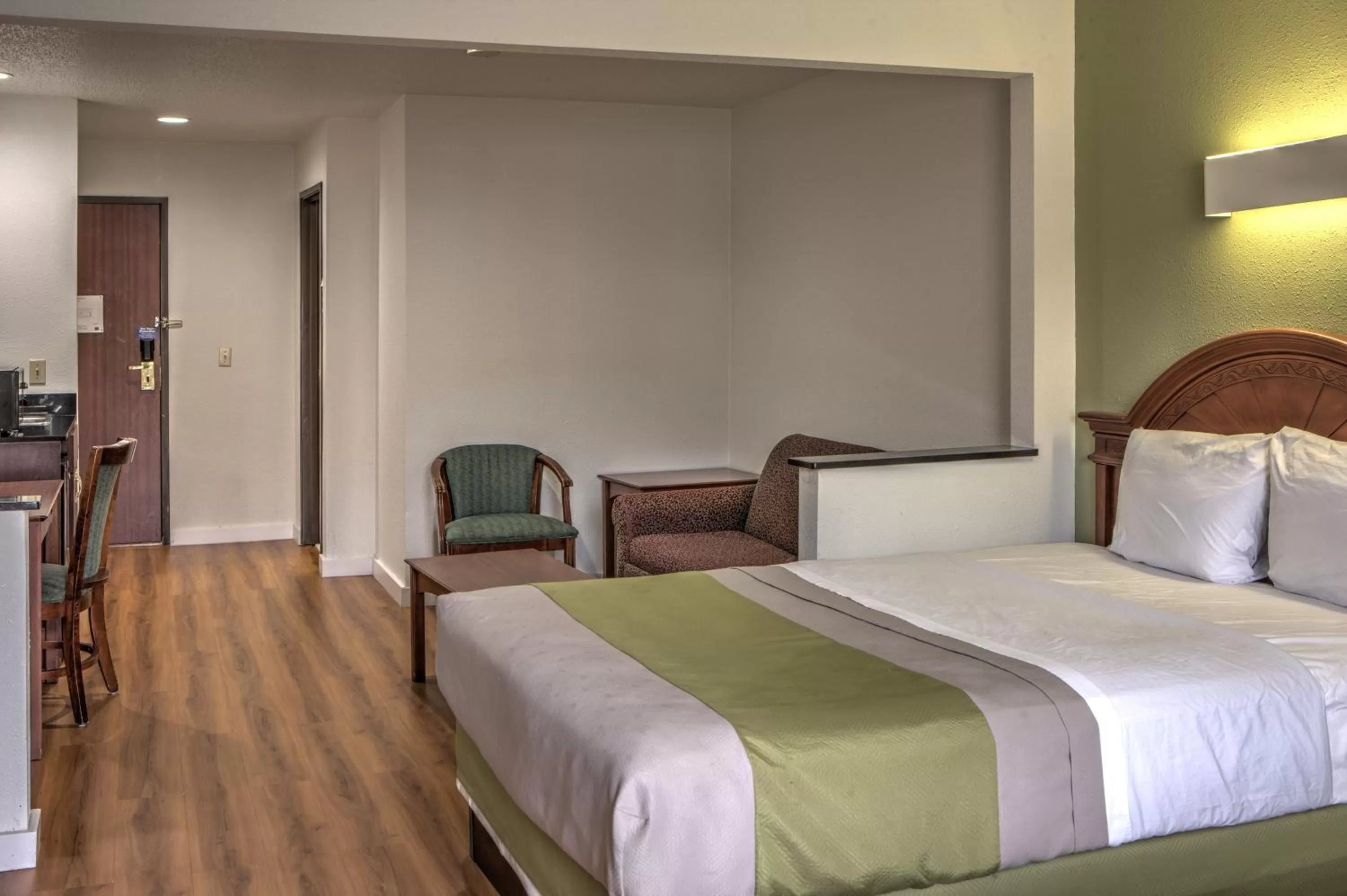 Bedroom, Bed in Motel 6-Dallas, TX - Northwest