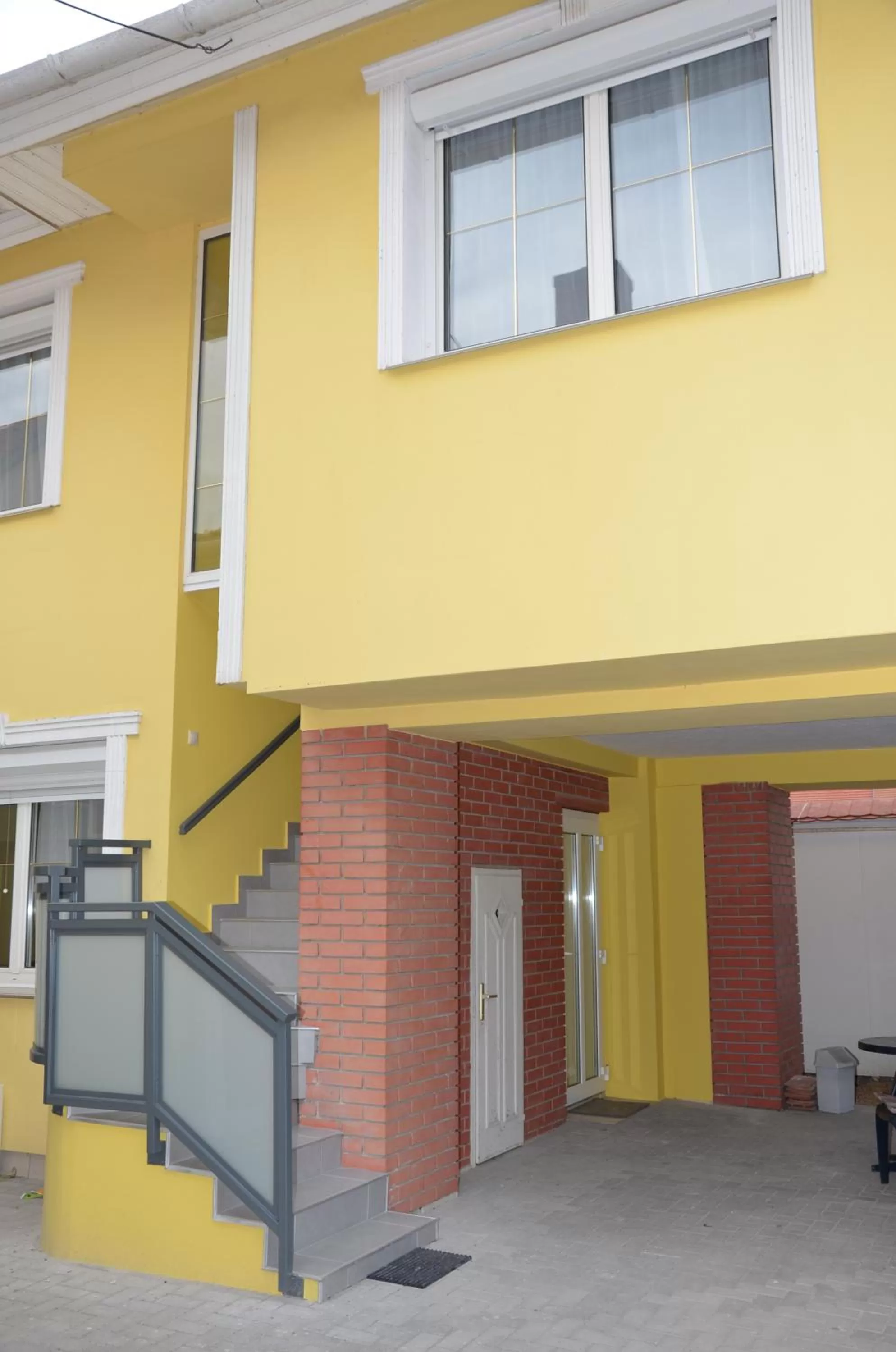 Facade/entrance in Szieszta Panzió