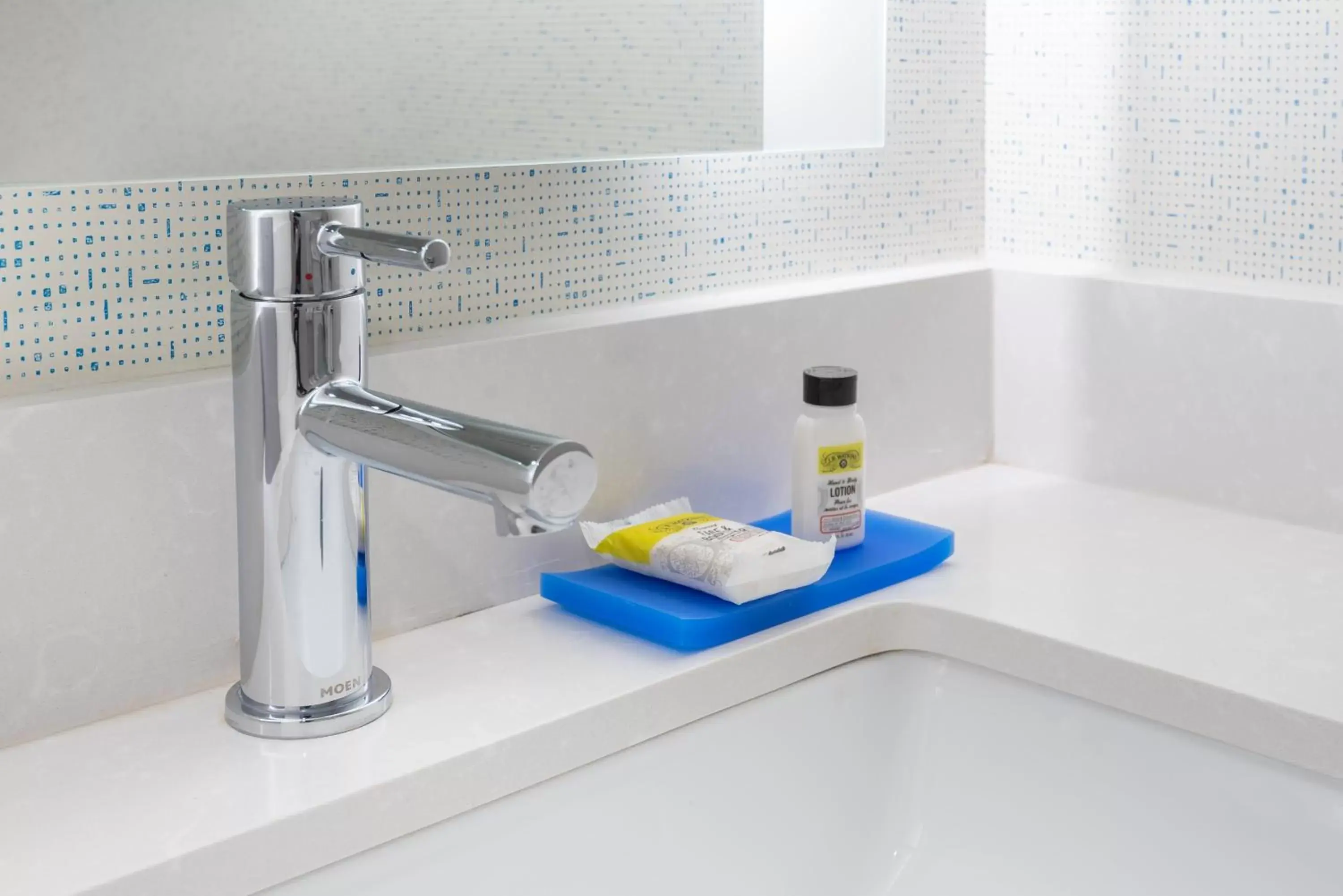 Double Room - Mobility Accessible Tub - Non-Smoking in Holiday Inn Express & Suites West Long Branch - Eatontown, an IHG Hotel Double Room - Mobility Accessible Tub - Non-Smoking in Holiday Inn Express & Suites West Long Branch - Eatontown, an IHG Hotel