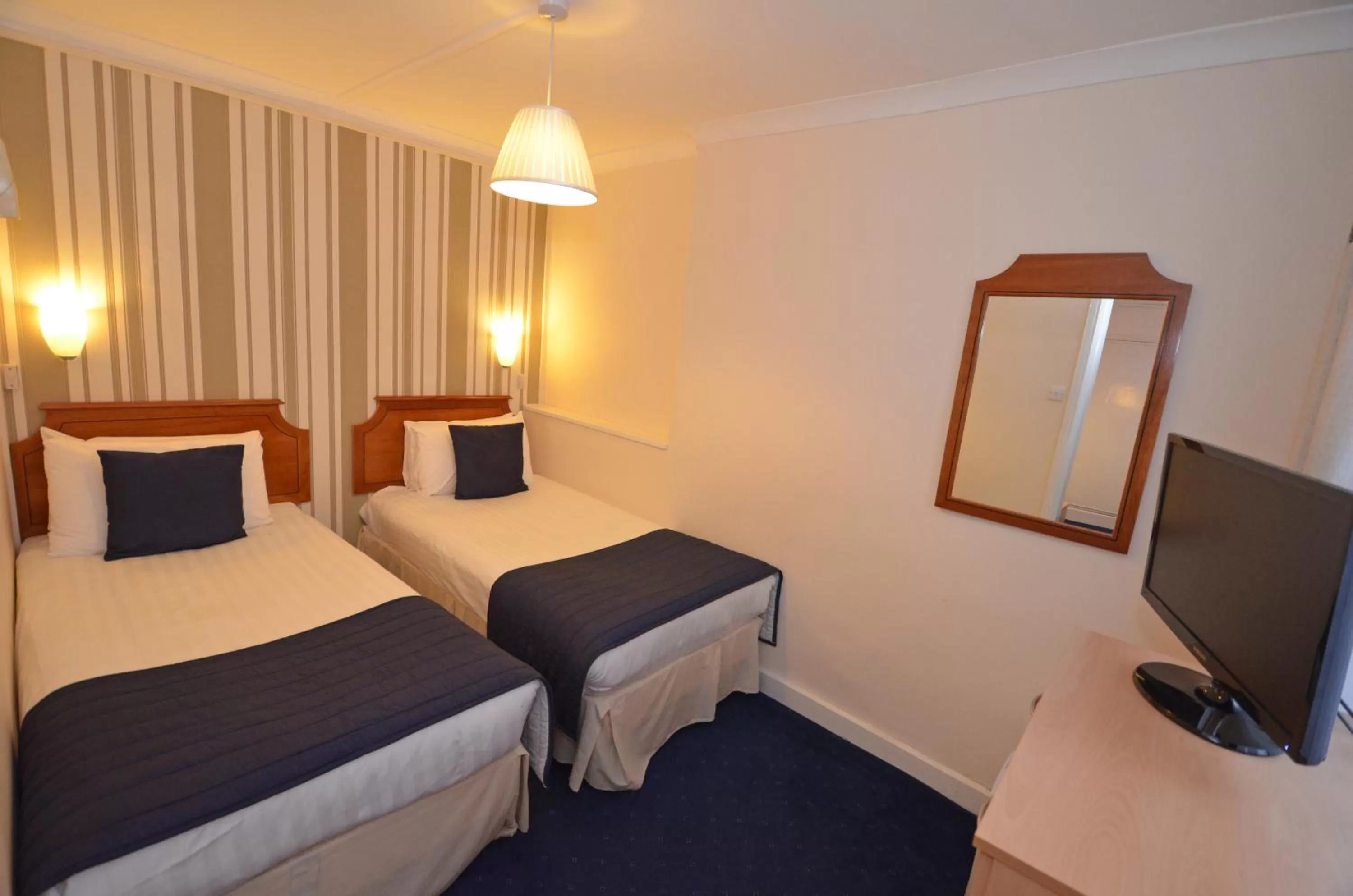 Bed in Parkwood Hotel