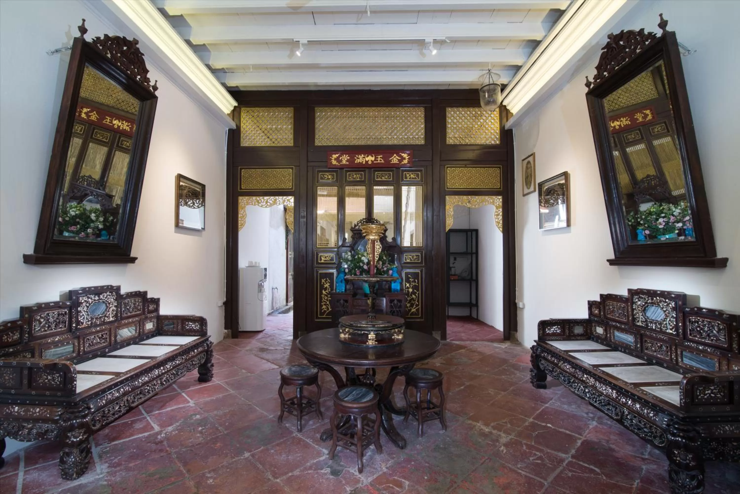 Area and facilities in Muntri Mews