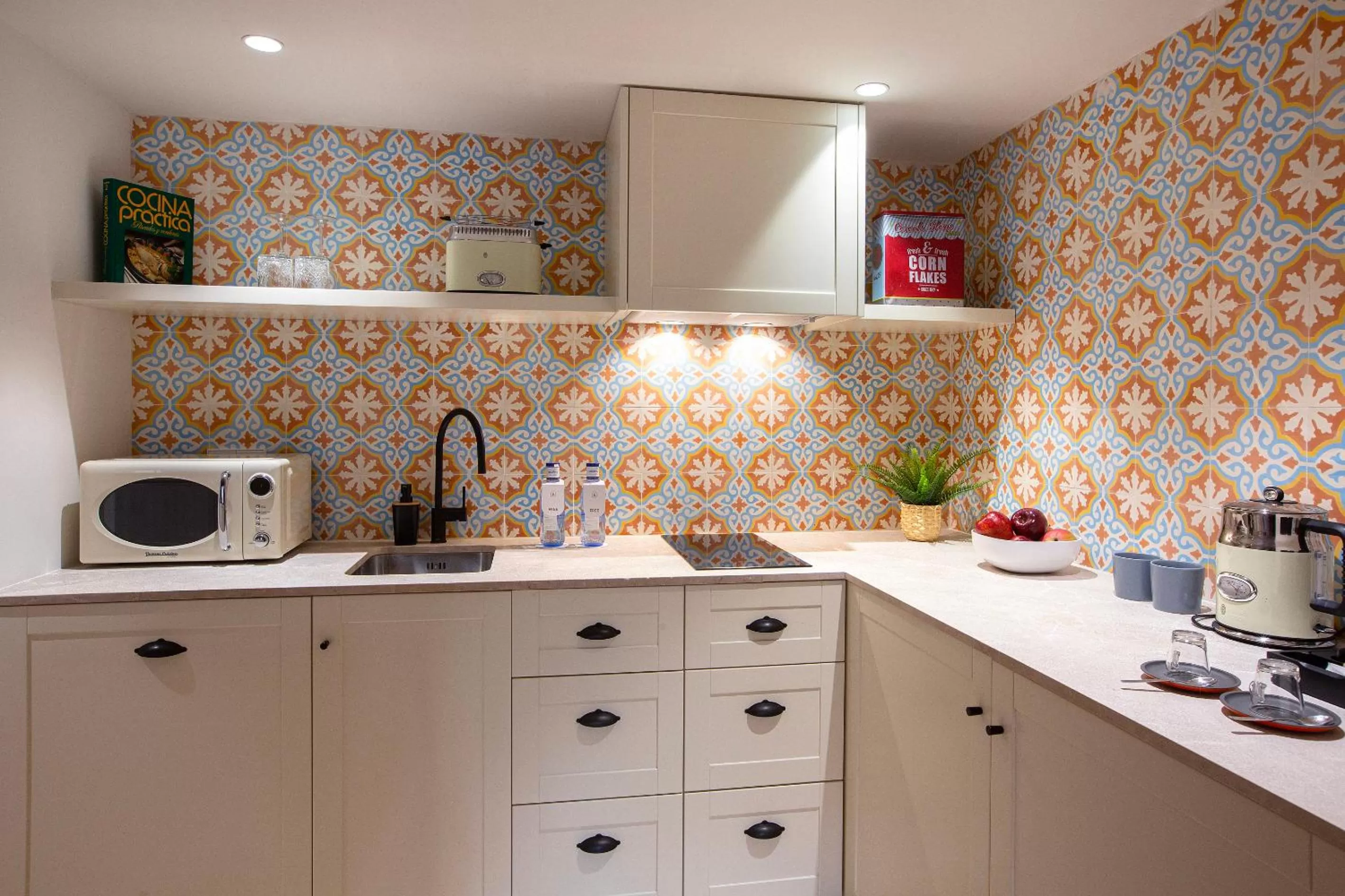 kitchen in Samaritana Suites