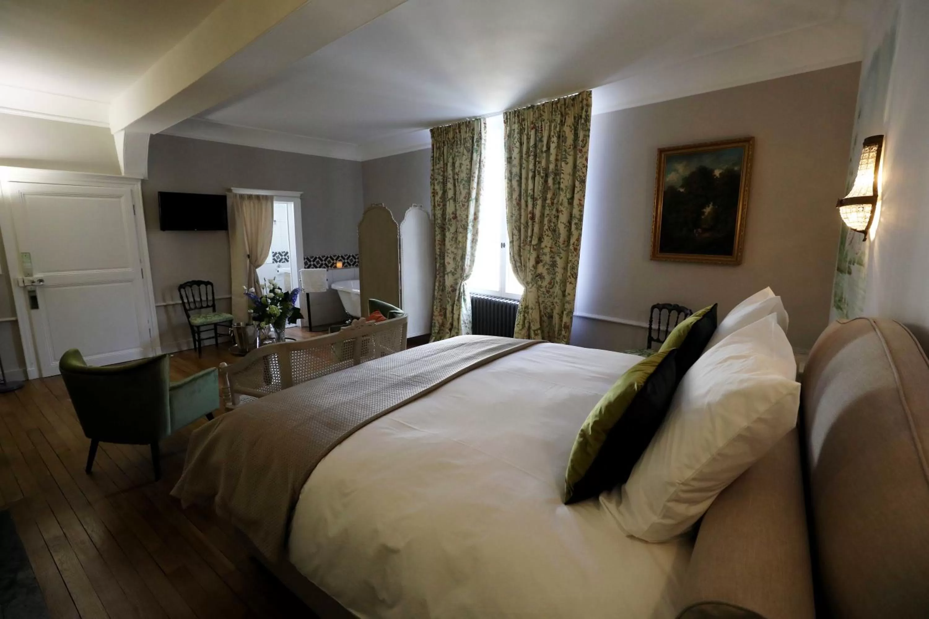 Bed in Au Jeu de Paume