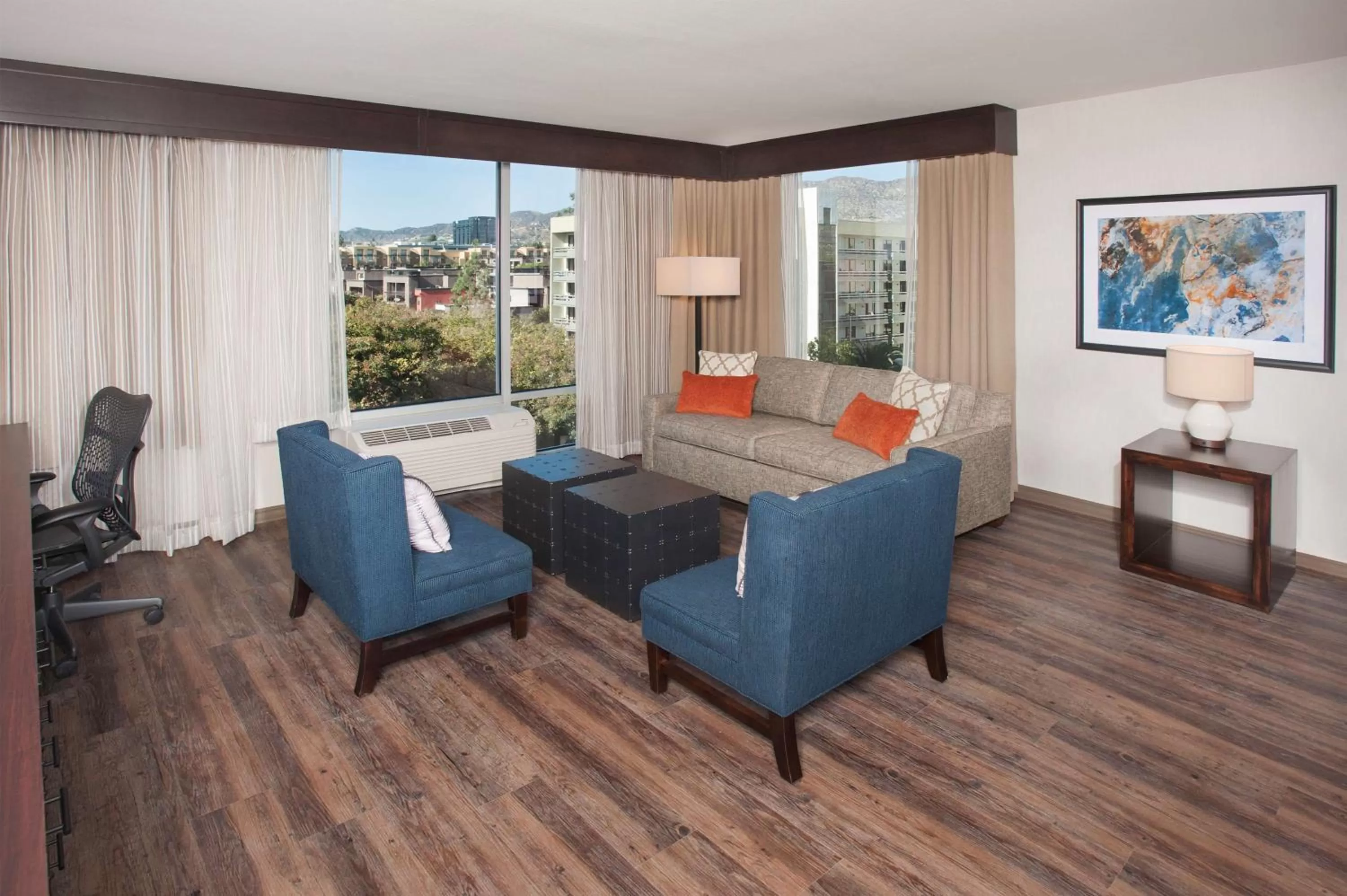 Living room in Hilton Garden Inn Burbank Los Angeles